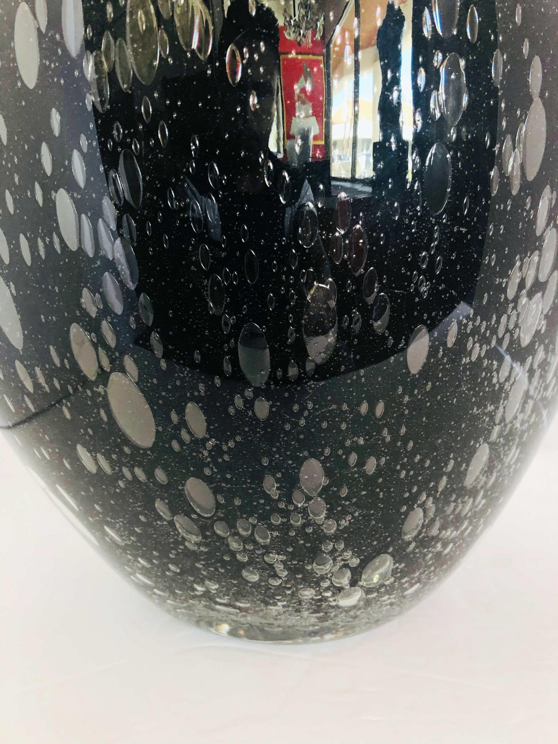 Two Italian vases in thick black Murano glass blown with bubbles within the glass in Pulegoso technique by Alberto Donà Signature engraved on the base / Made in Italy circa 1980s 

Measurements provided are for the bigger vase.