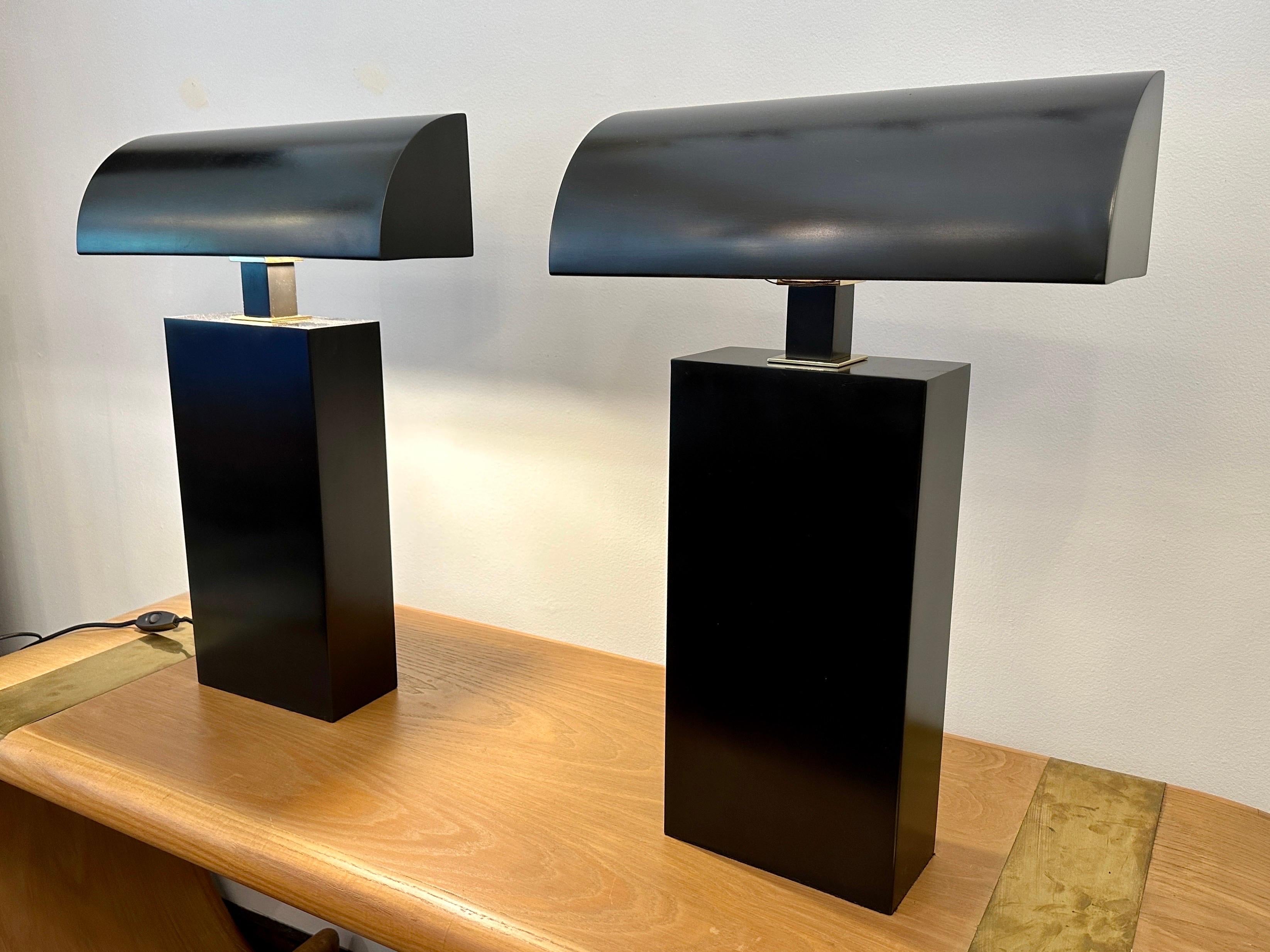 Laiton Paire de lampes de table signées Karl Springer en vente
