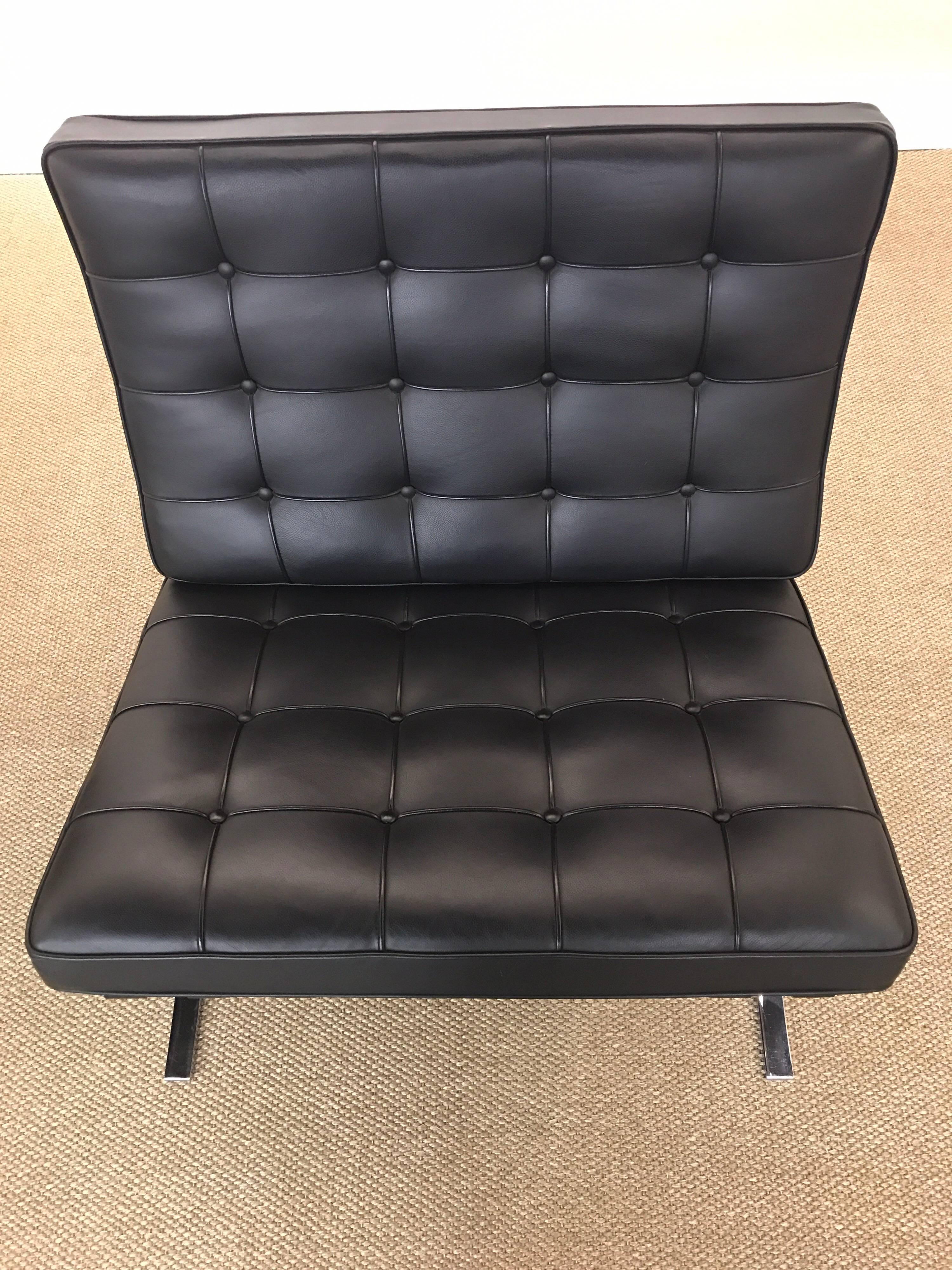 Mid-Century Modern Pair of Signed Knoll Barcelona Black Leather Chairs Ludwig Mies van der Rohe