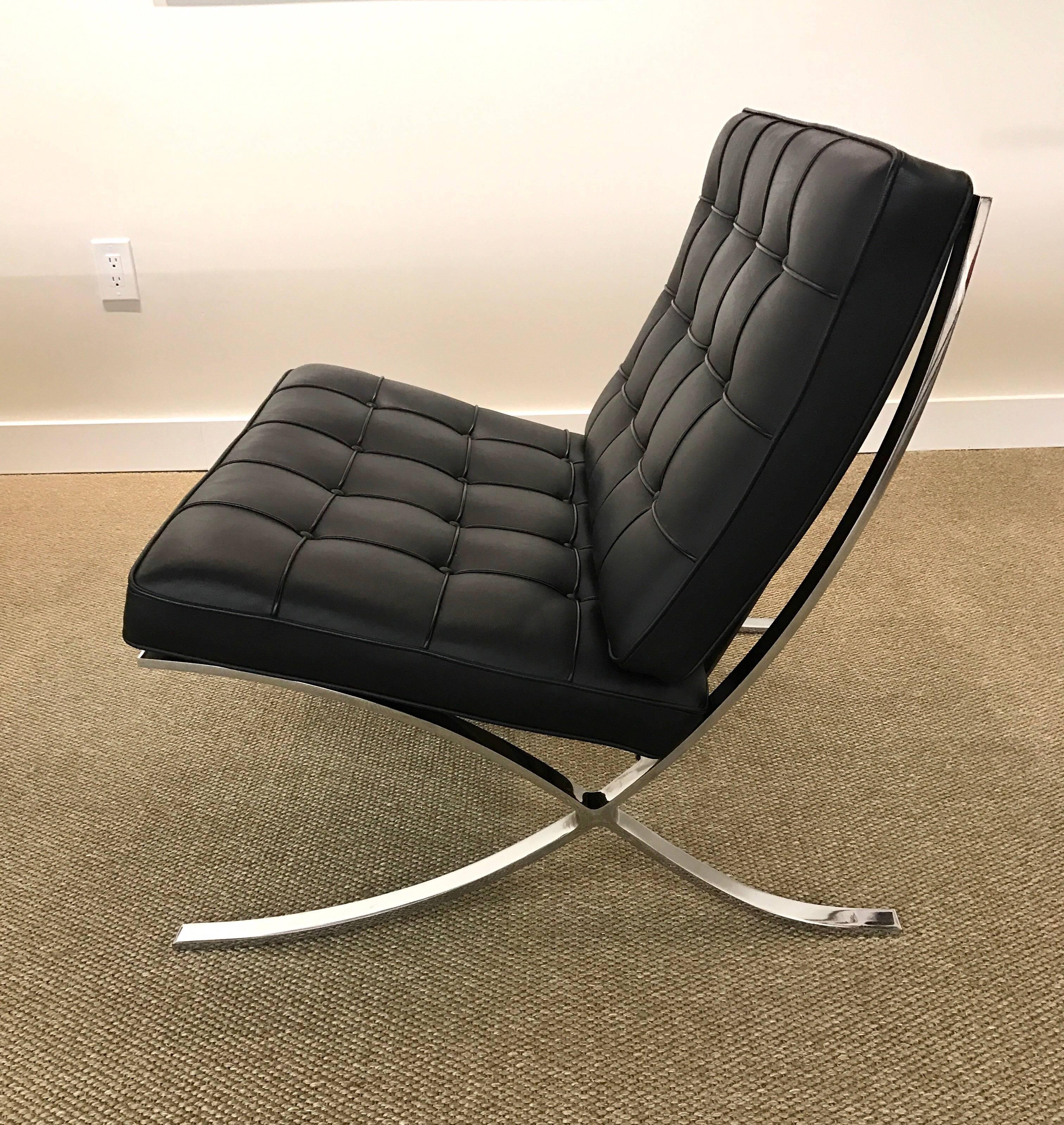 Pair of Signed Knoll Barcelona Black Leather Chairs Ludwig Mies van der Rohe In Excellent Condition In West Hartford, CT