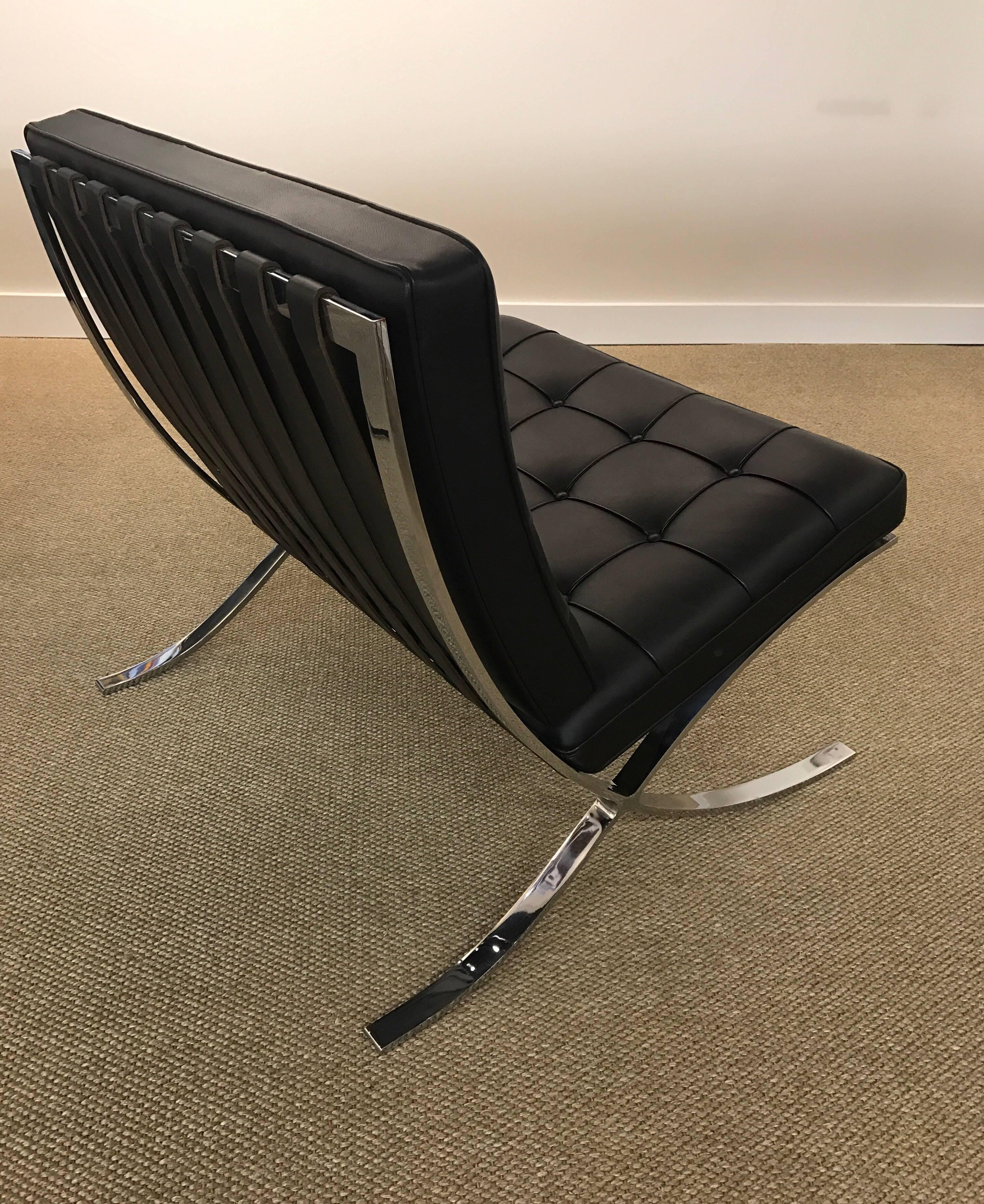 Contemporary Pair of Signed Knoll Barcelona Black Leather Chairs Ludwig Mies van der Rohe
