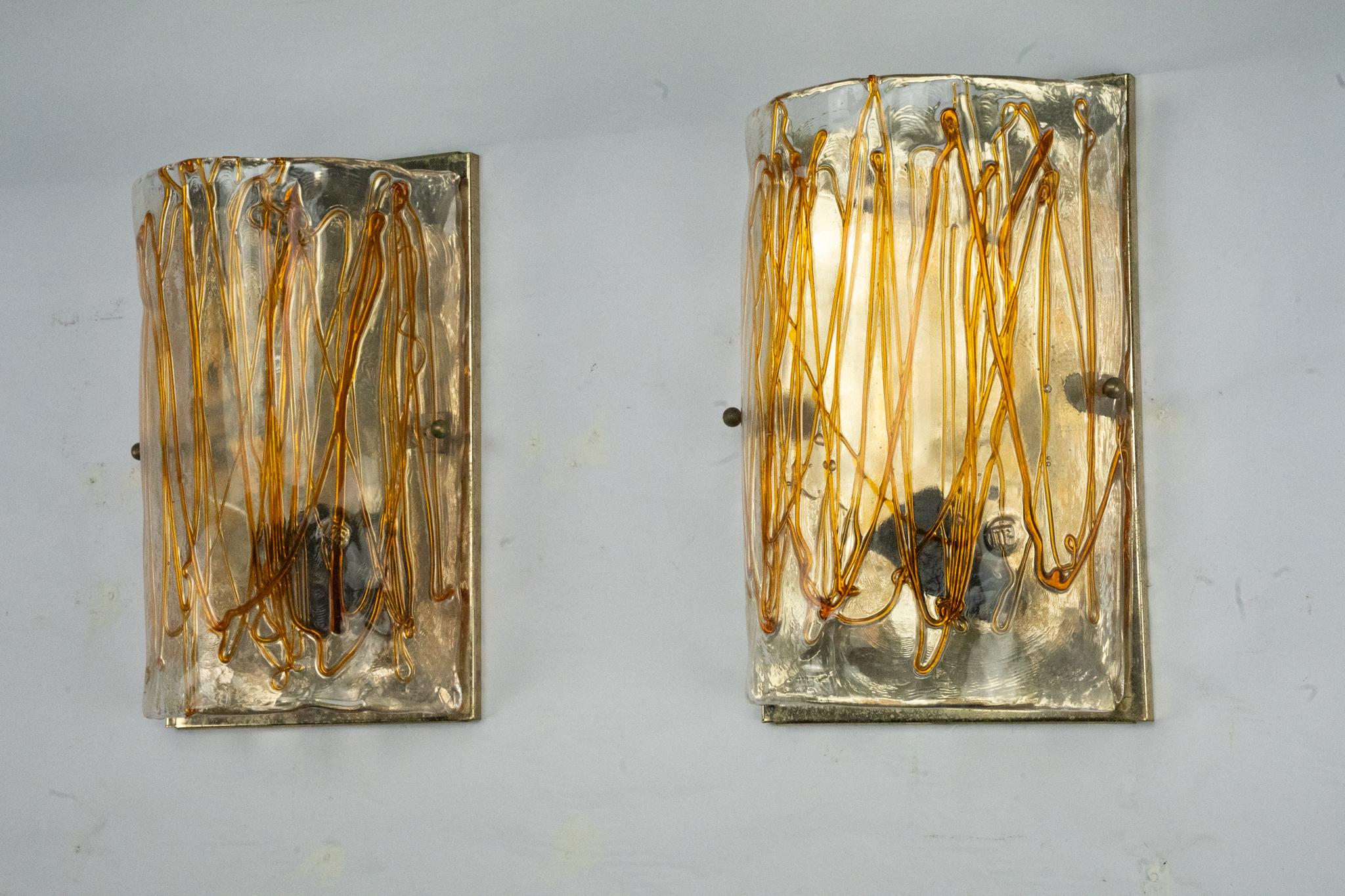 Pareja de apliques de cristal de Murano grueso firmados por La Murrina. Italia, años setenta. siglo XX en venta