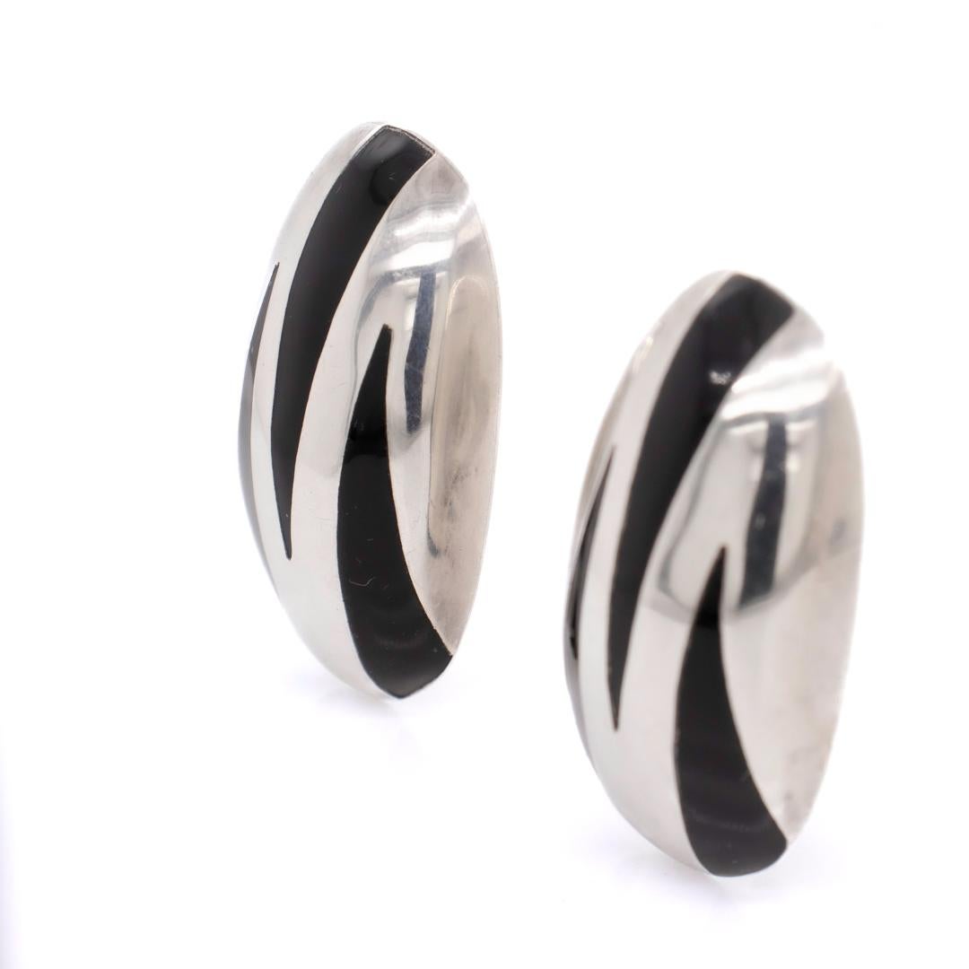 Paar signierte mexikanische Sterling Silber & zurück Emaille Clip Ohrringe (Moderne)