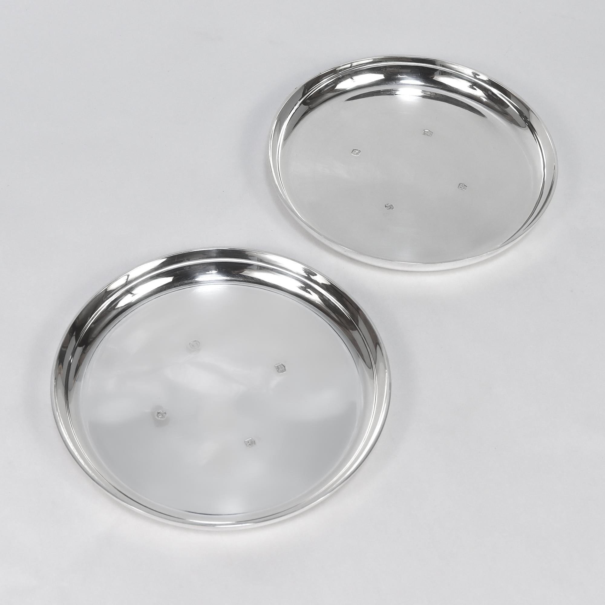 Paar signiert Mitte des Jahrhunderts Asprey & Co. Sterling Silber Weinflaschenuntersetzer im Angebot 5