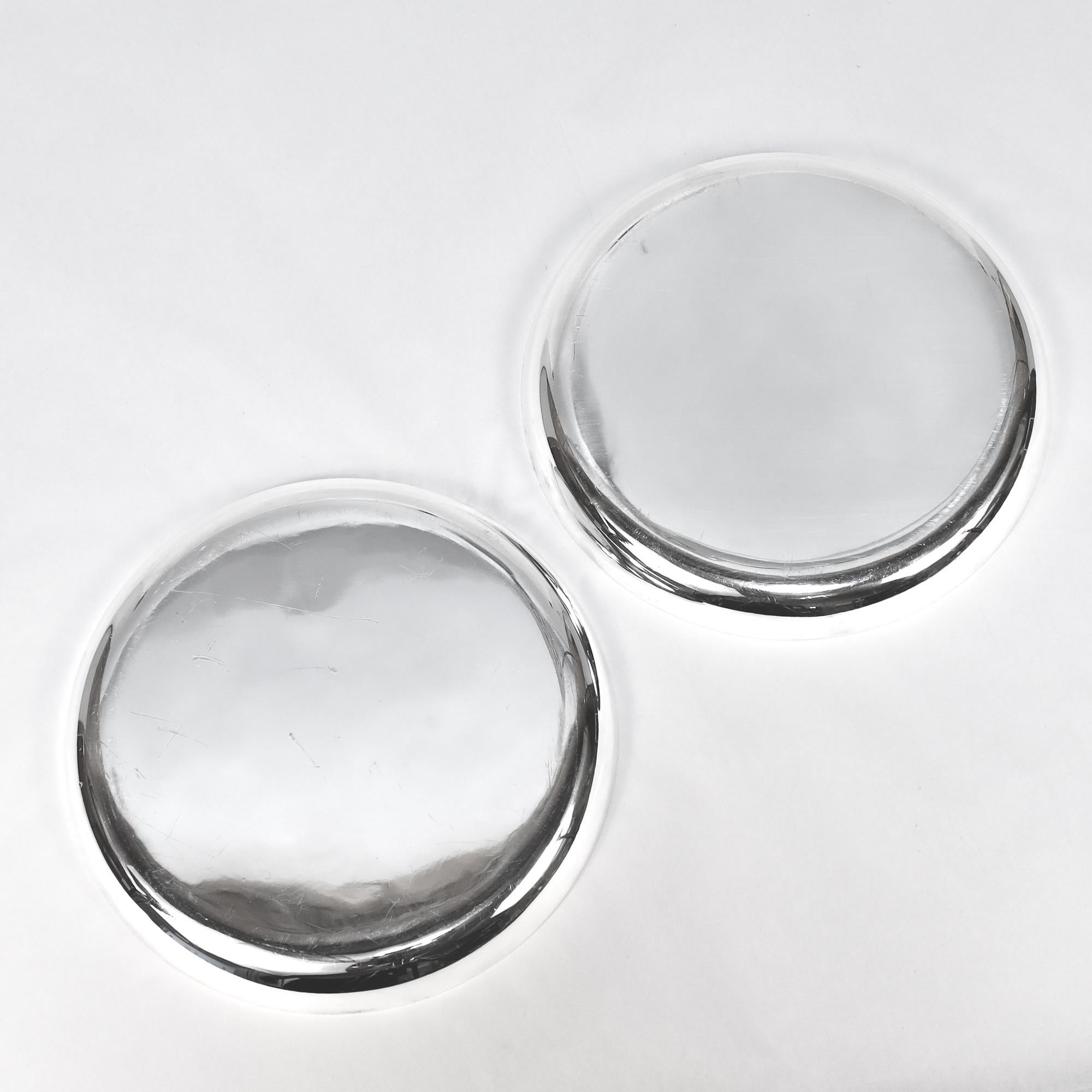 Paar signiert Mitte des Jahrhunderts Asprey & Co. Sterling Silber Weinflaschenuntersetzer im Angebot 6