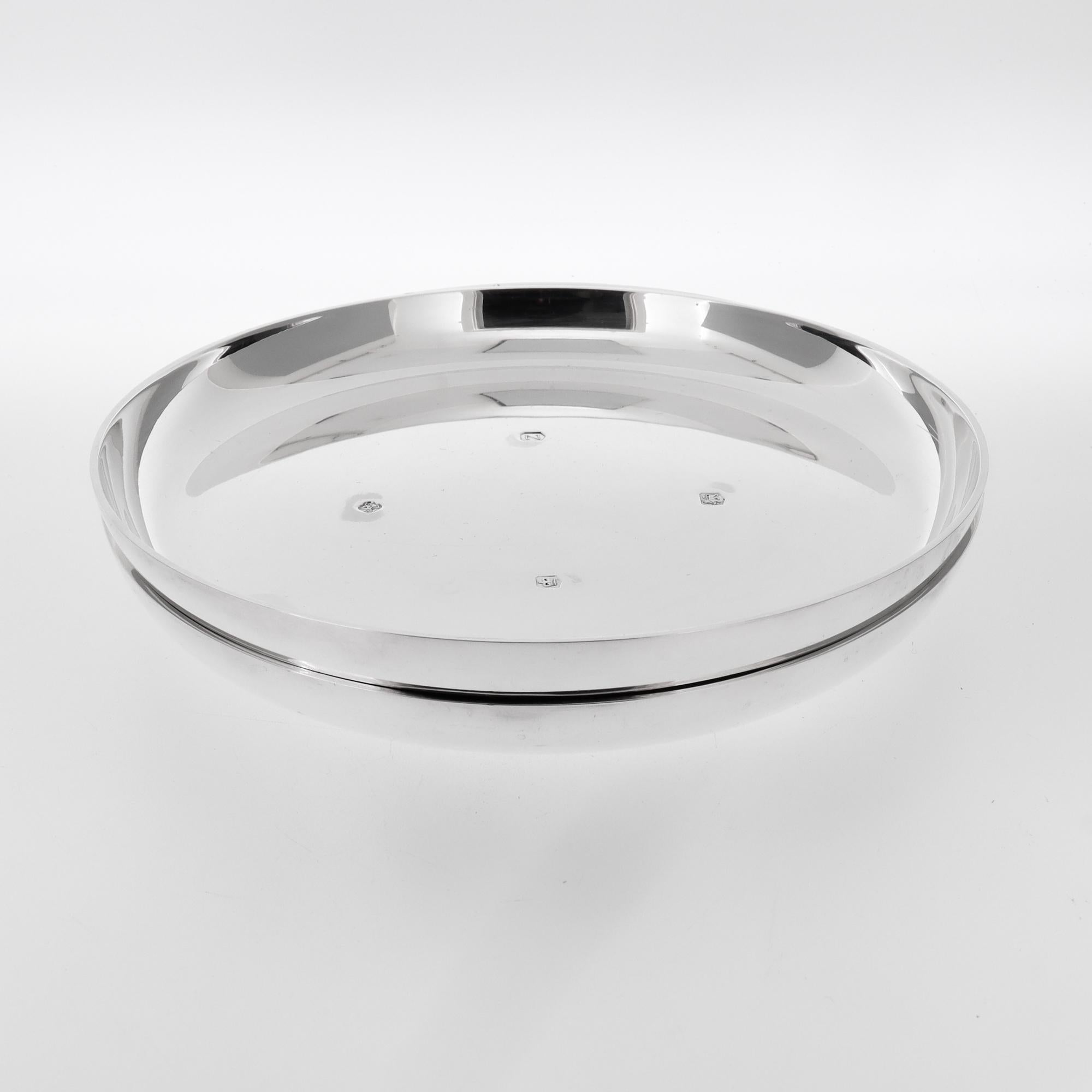 Paar signiert Mitte des Jahrhunderts Asprey & Co. Sterling Silber Weinflaschenuntersetzer (Mitte des 20. Jahrhunderts) im Angebot