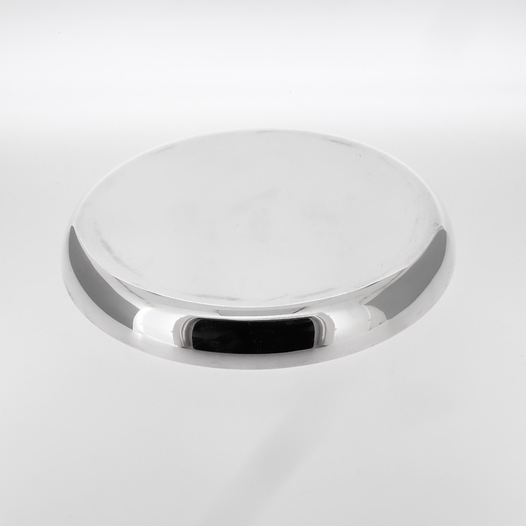 Paar signiert Mitte des Jahrhunderts Asprey & Co. Sterling Silber Weinflaschenuntersetzer im Angebot 2