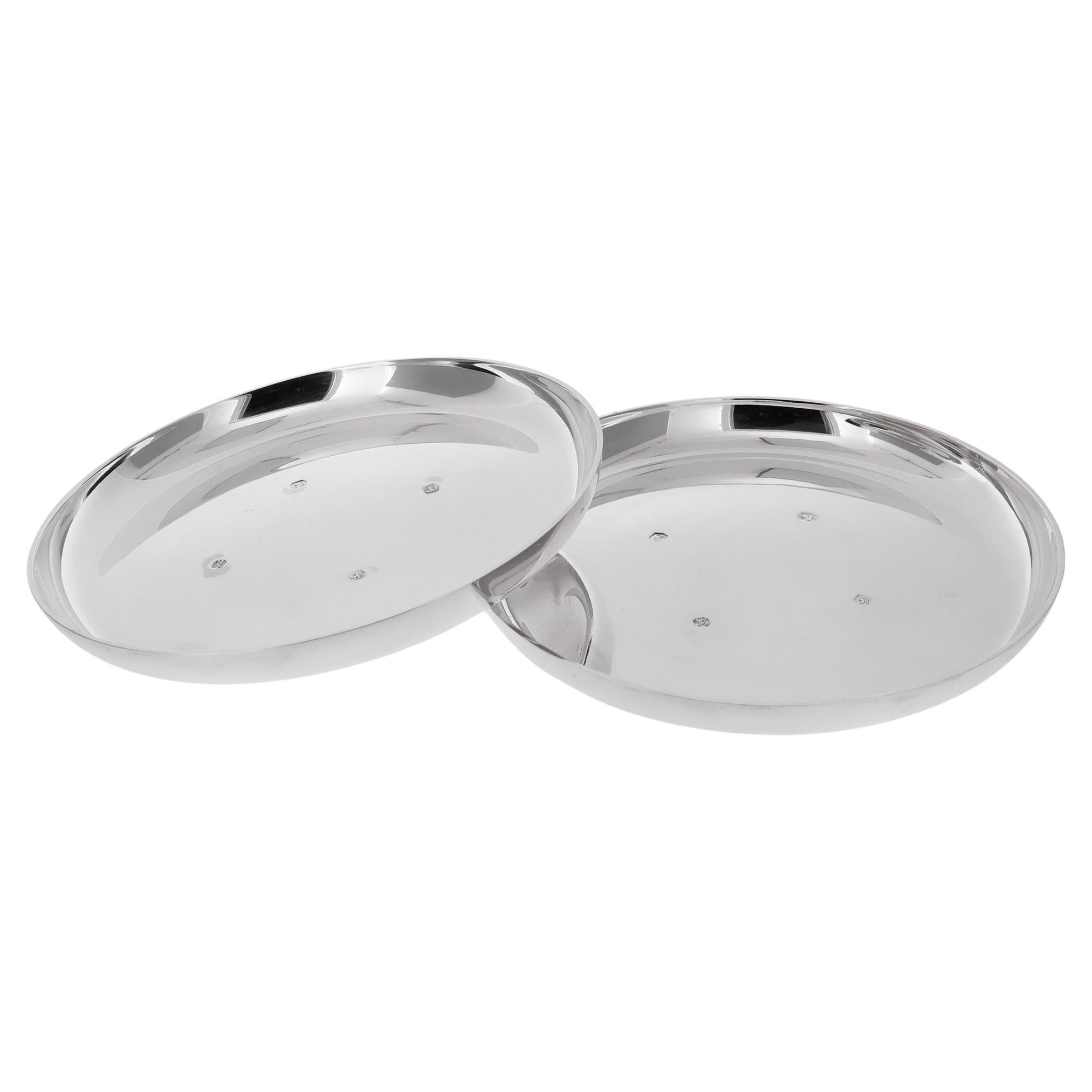 Paar signiert Mitte des Jahrhunderts Asprey 
Co. Sterling Silber Weinflaschenuntersetzer im Angebot