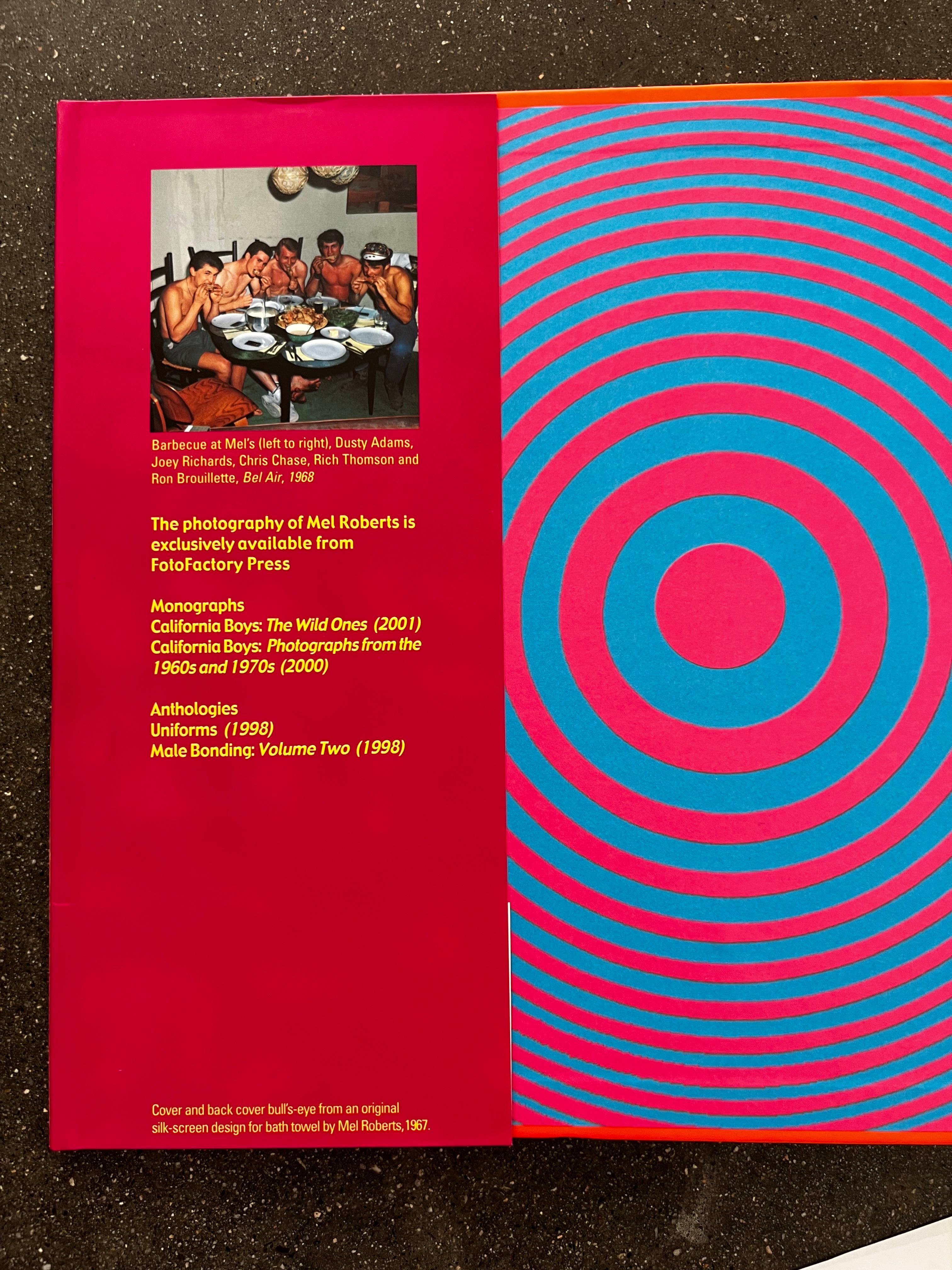 Pareja de libros de fotografía de edición limitada firmados por Mel Roberts Hecho a mano en venta