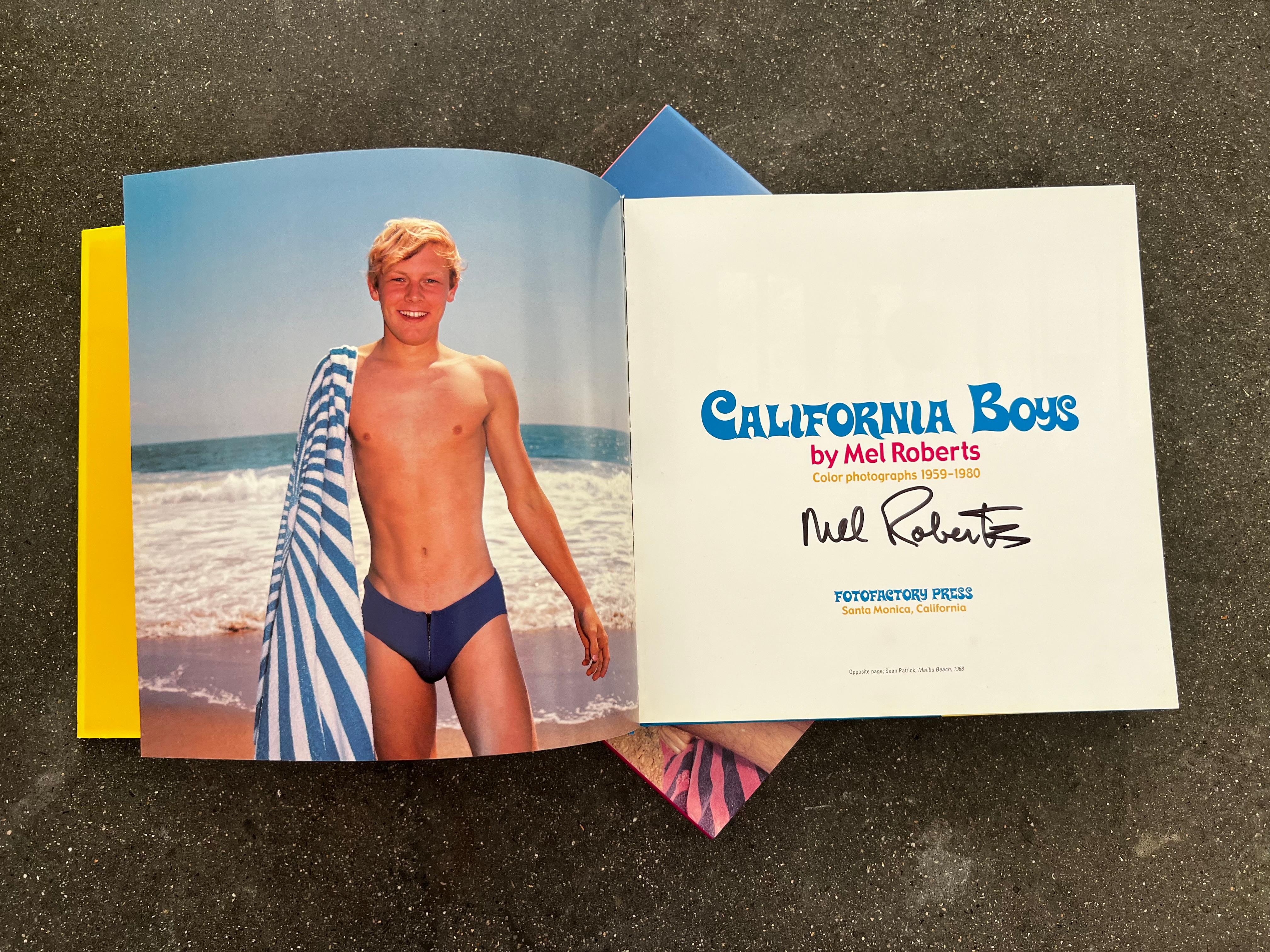 Pareja de libros de fotografía de edición limitada firmados por Mel Roberts Siglo XXI y contemporáneo en venta