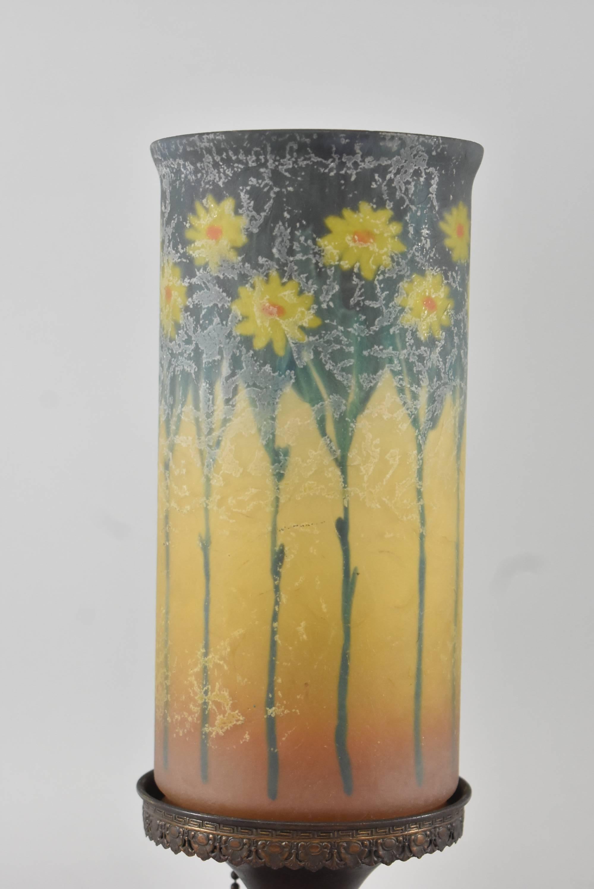 Pair of Signed Reverse Painted Mantel Lamps with Daisies In Excellent Condition In Toledo, OH