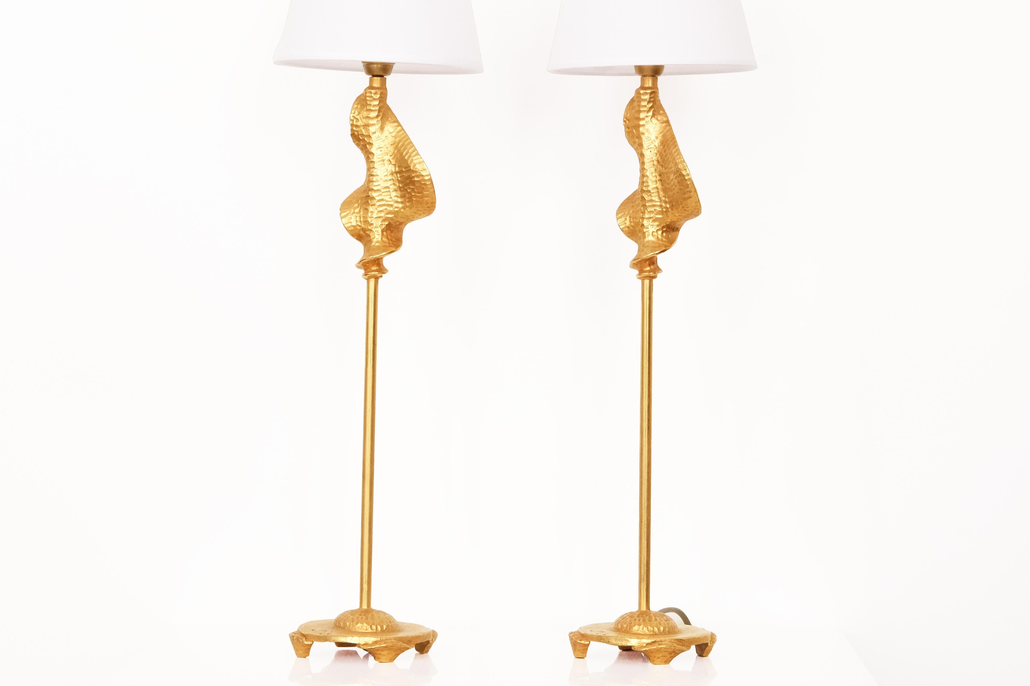Pair of Signed Table Lamps in Gilded Bronze by Nicolas De Waël for Fondica, 2000 In Good Condition For Sale In London, GB