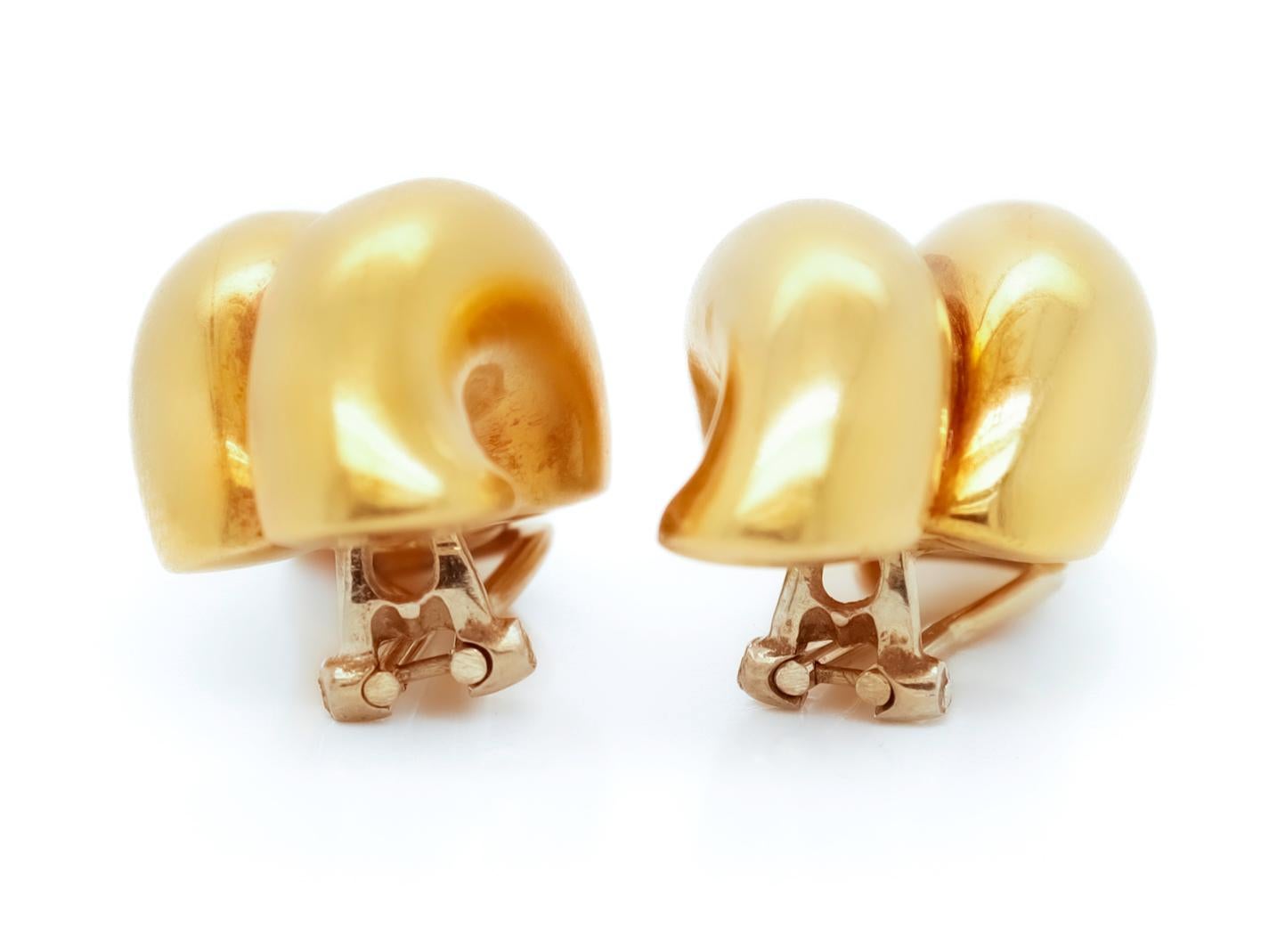Pair of Signed Tiffany & Co. 18k Yellow Gold San Marco Link Clip Earrings In Good Condition For Sale In Philadelphia, PA