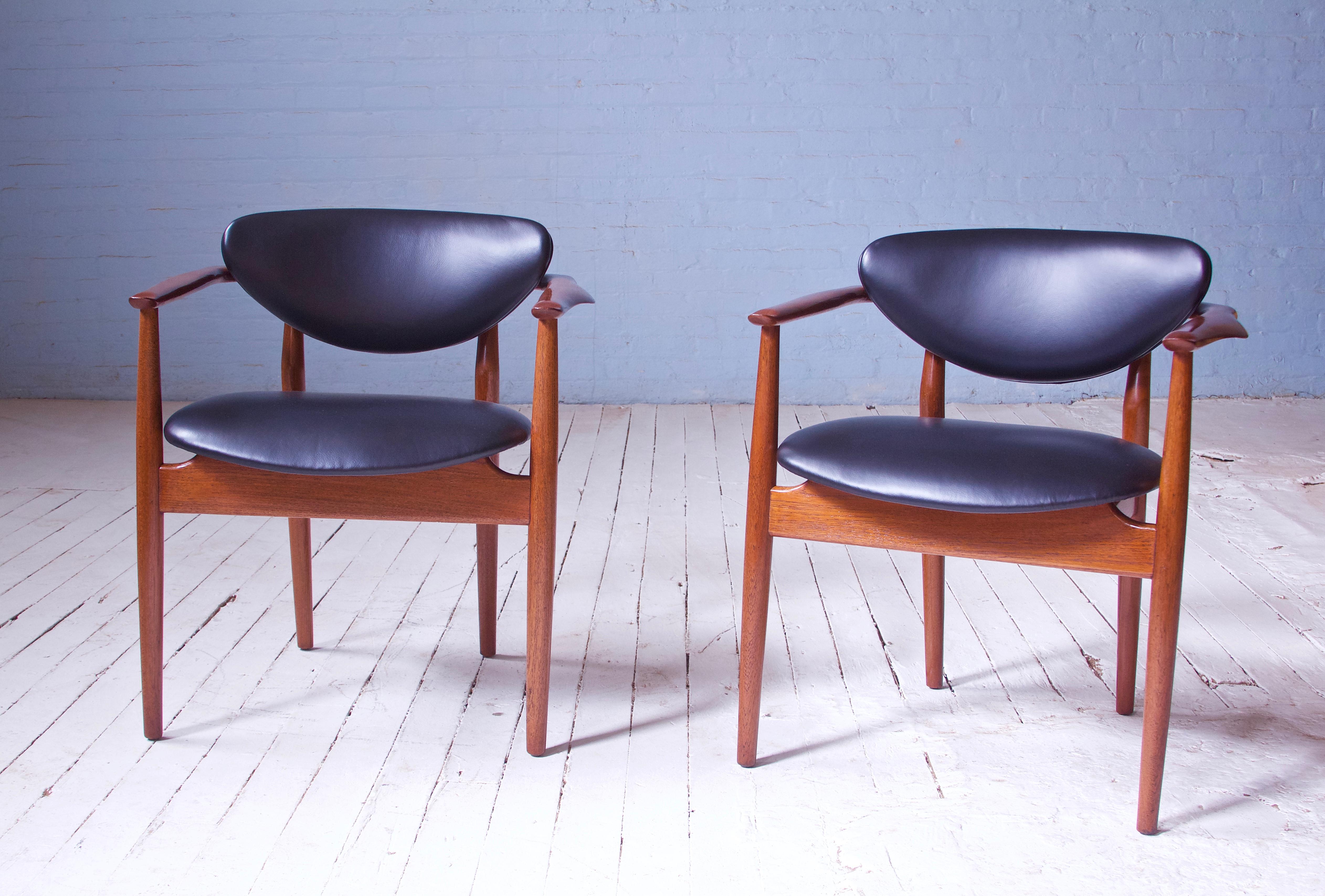 Pair of Signed Vintage Finn Juhl '109' Armchairs in Teak, Leather & Brass, 1946 3