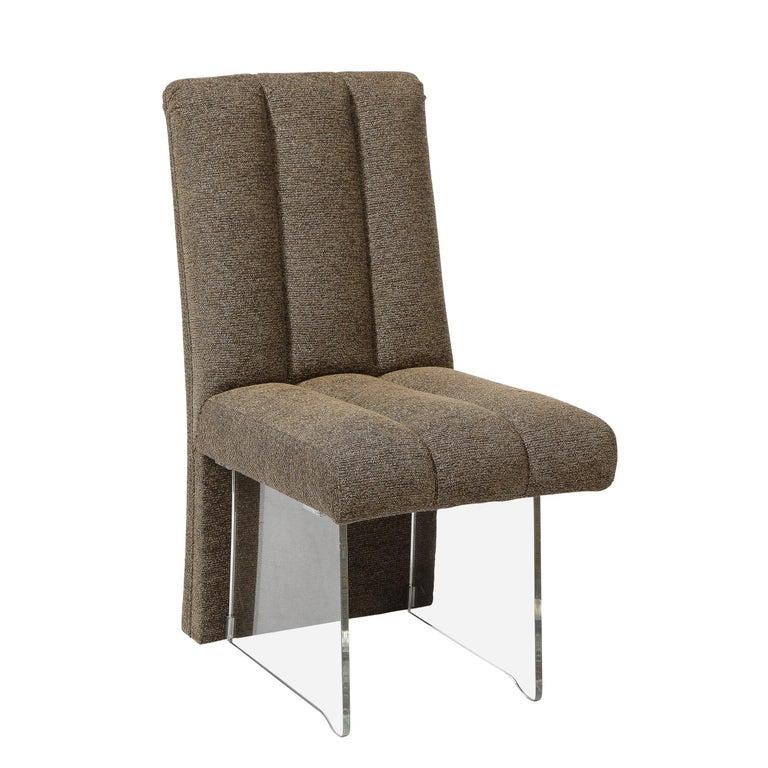 Paar signierte Vladimir Kagan Channeled „Clos“-Stühle in Holly Hunt-Stoff im Angebot 1