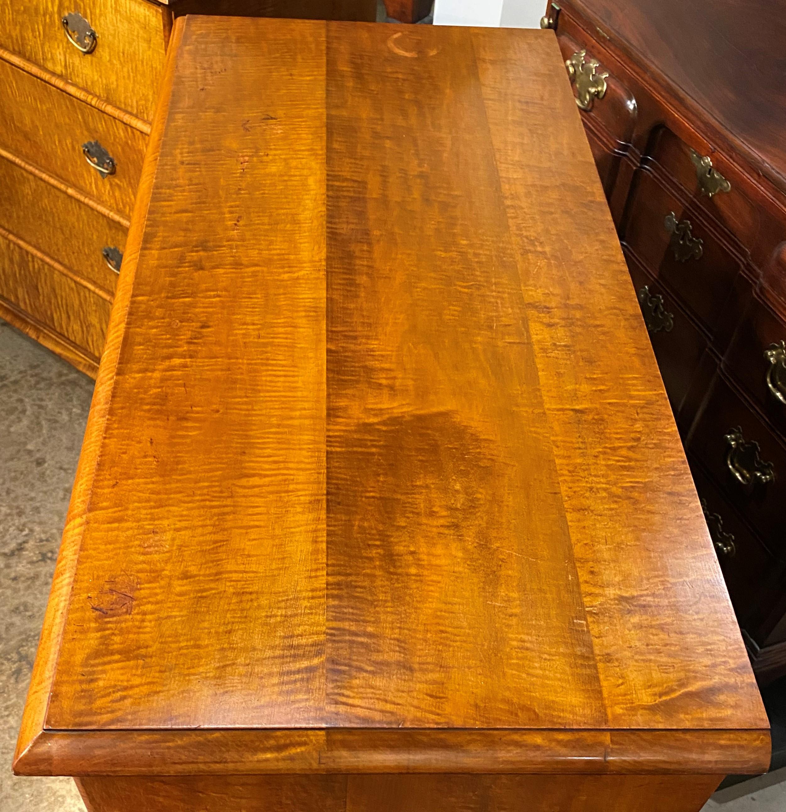 Pair of Signed Wallace Nutting William & Mary Style Tiger Maple 4-Drawer Chests 3
