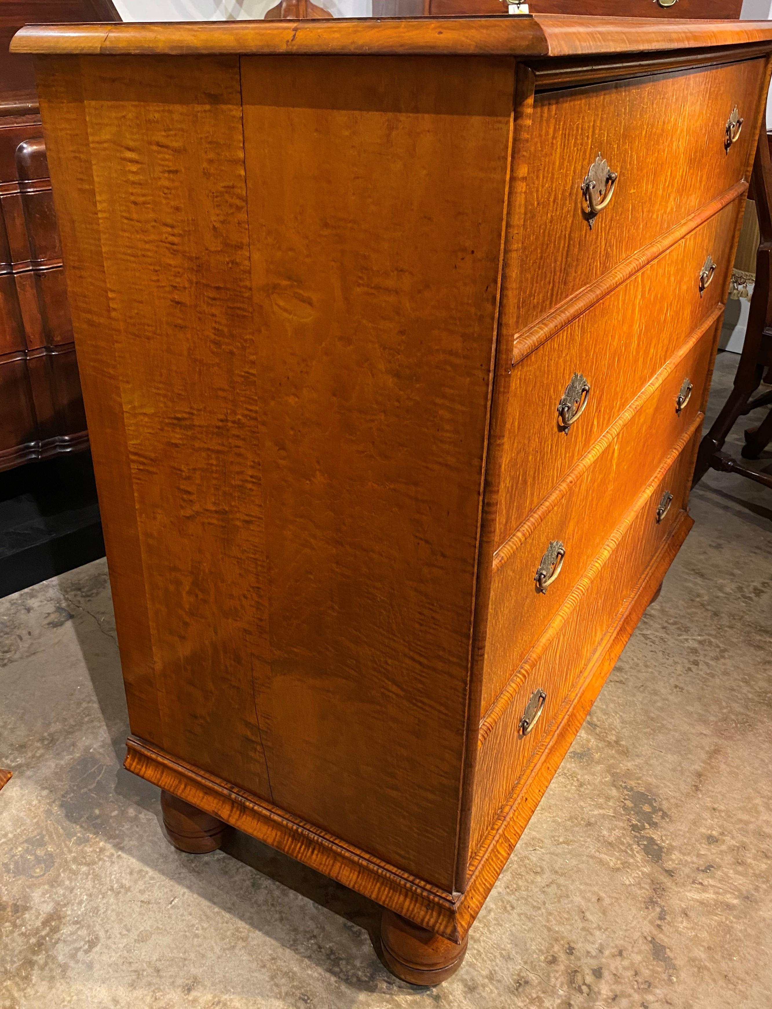 Pair of Signed Wallace Nutting William & Mary Style Tiger Maple 4-Drawer Chests 4