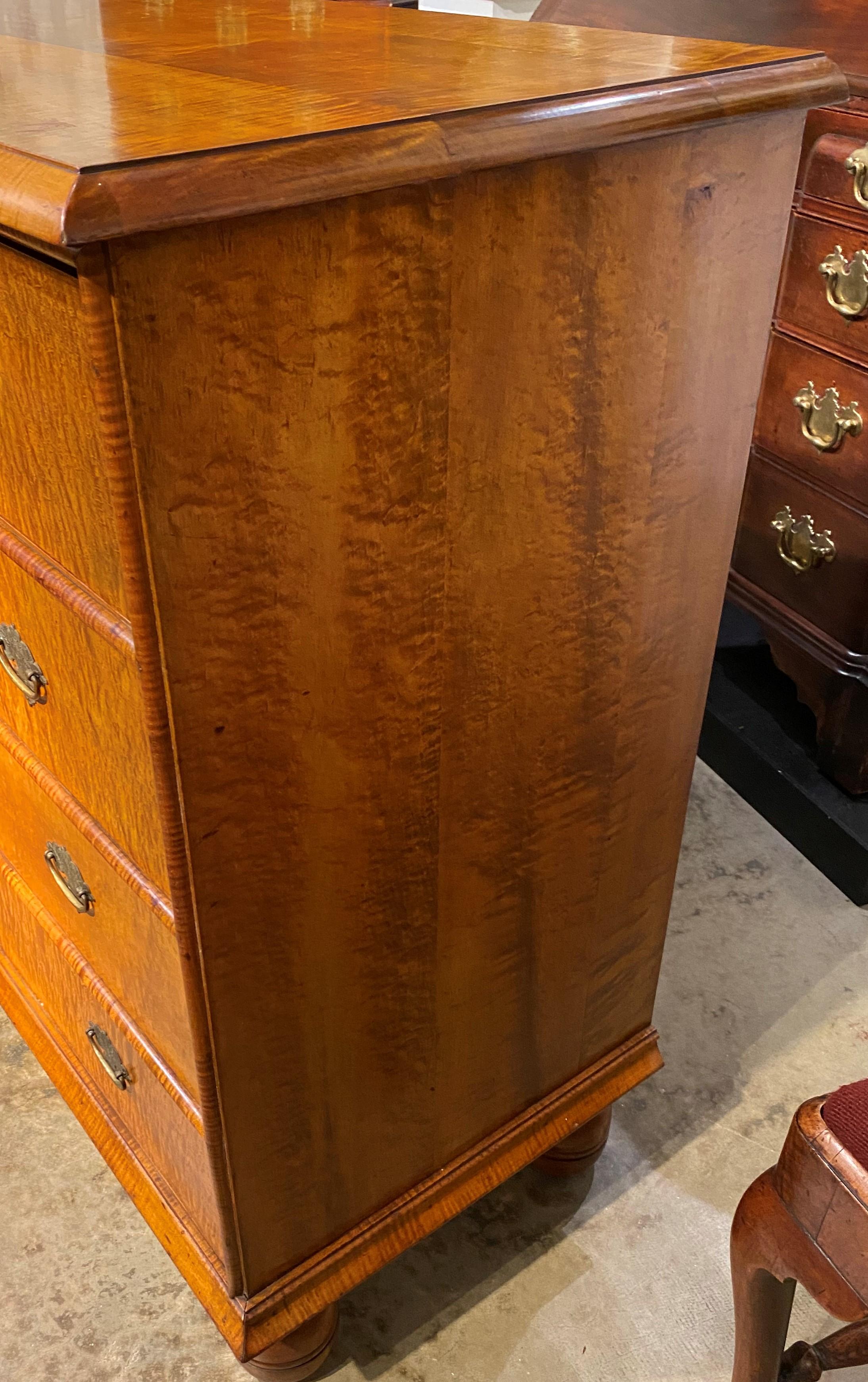Pair of Signed Wallace Nutting William & Mary Style Tiger Maple 4-Drawer Chests 5