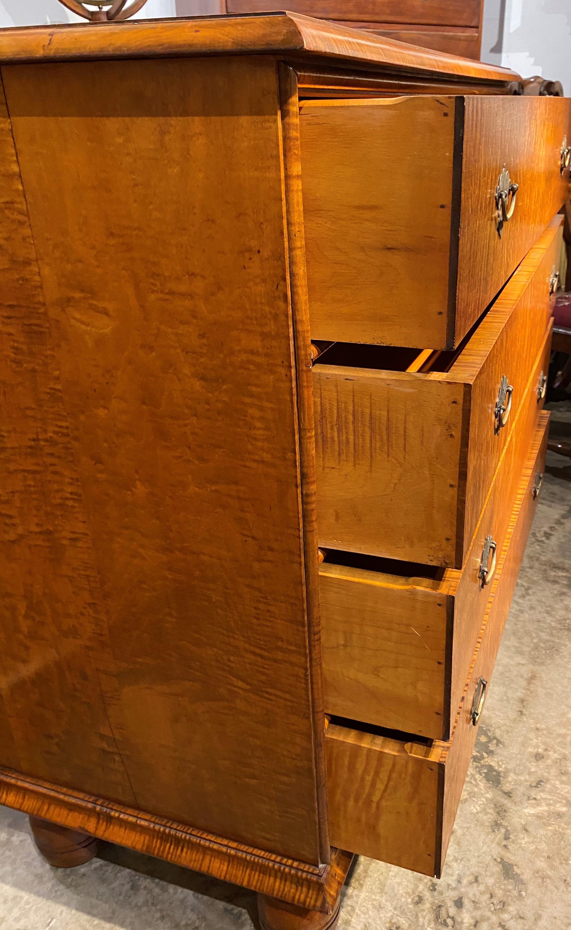 Brass Pair of Signed Wallace Nutting William & Mary Style Tiger Maple 4-Drawer Chests