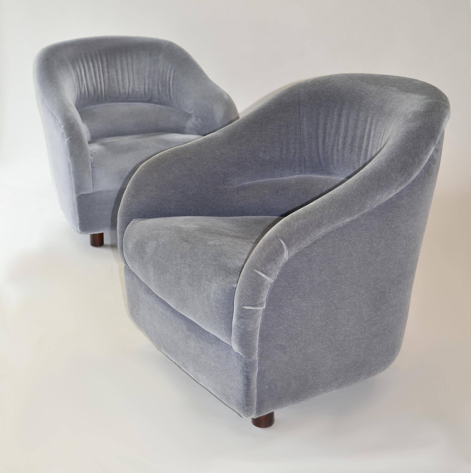 Pair of Signed Ward Bennett for Brickell Assoc Tub Lounge Chairs in Gray Mohair
Pair of signed tub or barrel lounge chairs by Ward Bennett for Brickell Assoc. in gray mohair.
Comfortable, mid-century, on wooden legs, sleek style tapered barrel form