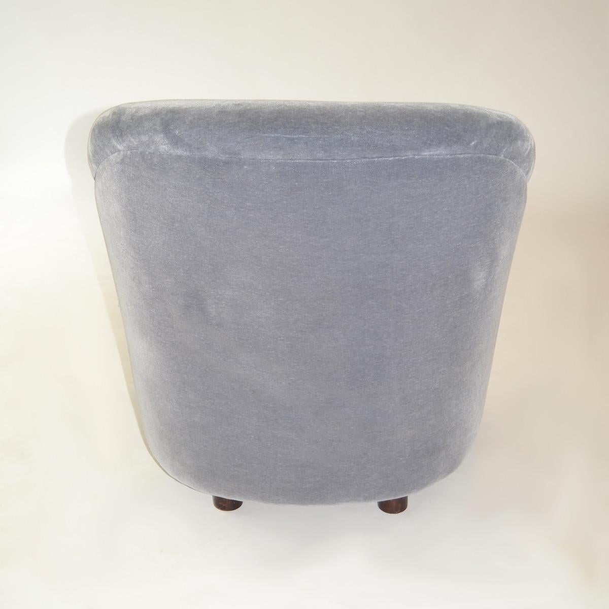 Pair of Signed Ward Bennett for Brickell Assoc Tub Lounge Chairs in Gray Mohair In Good Condition For Sale In Ft Lauderdale, FL