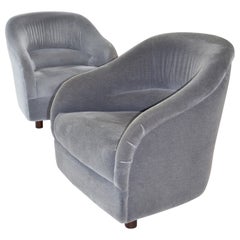 Coppia di sedie da salotto a vasca firmate Ward Bennett per Brickell Assoc in mohair grigio