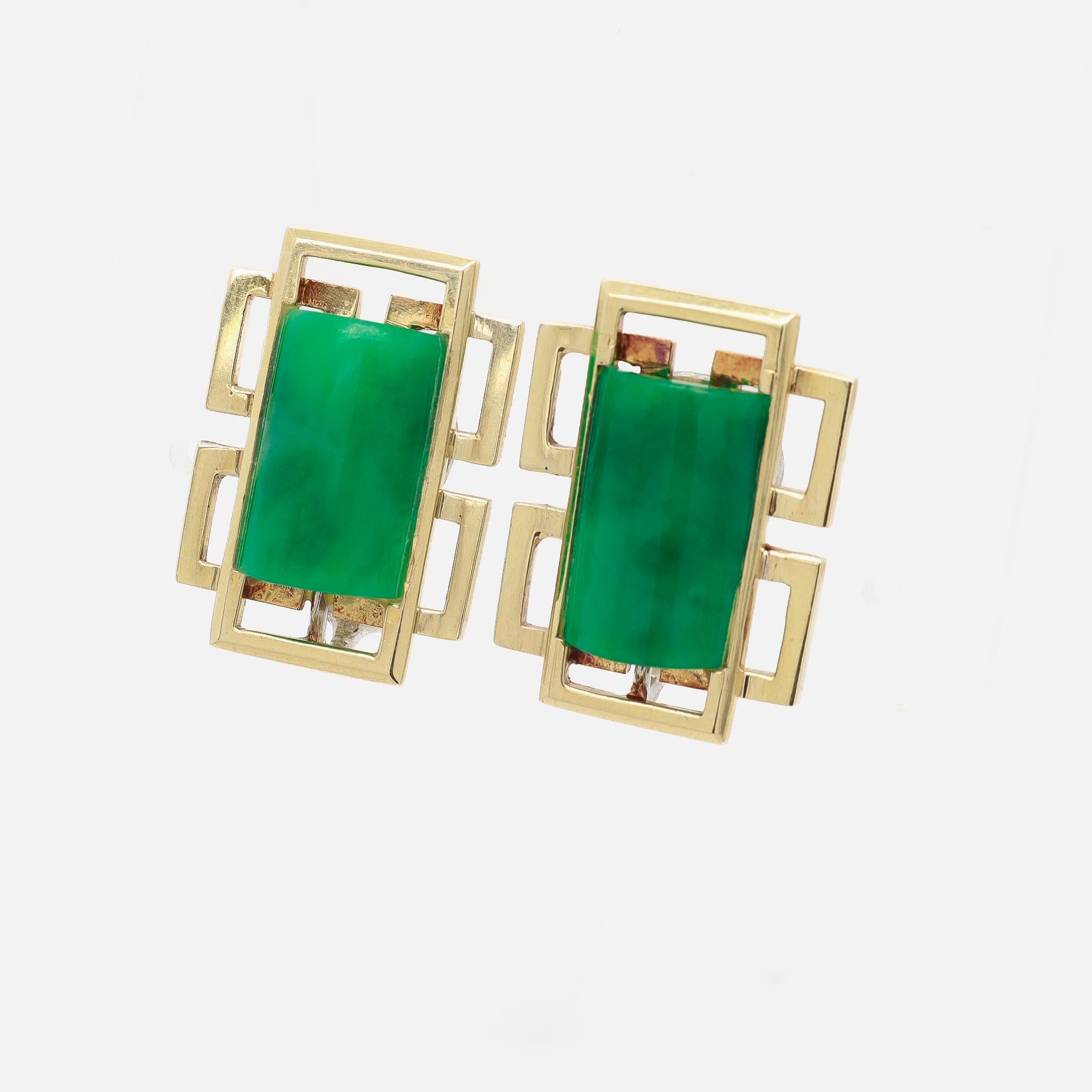 Pair of Signed Wedderien Mid-Century Modern 18K Gold & Jade Clip-On Earrings In Good Condition For Sale In Philadelphia, PA