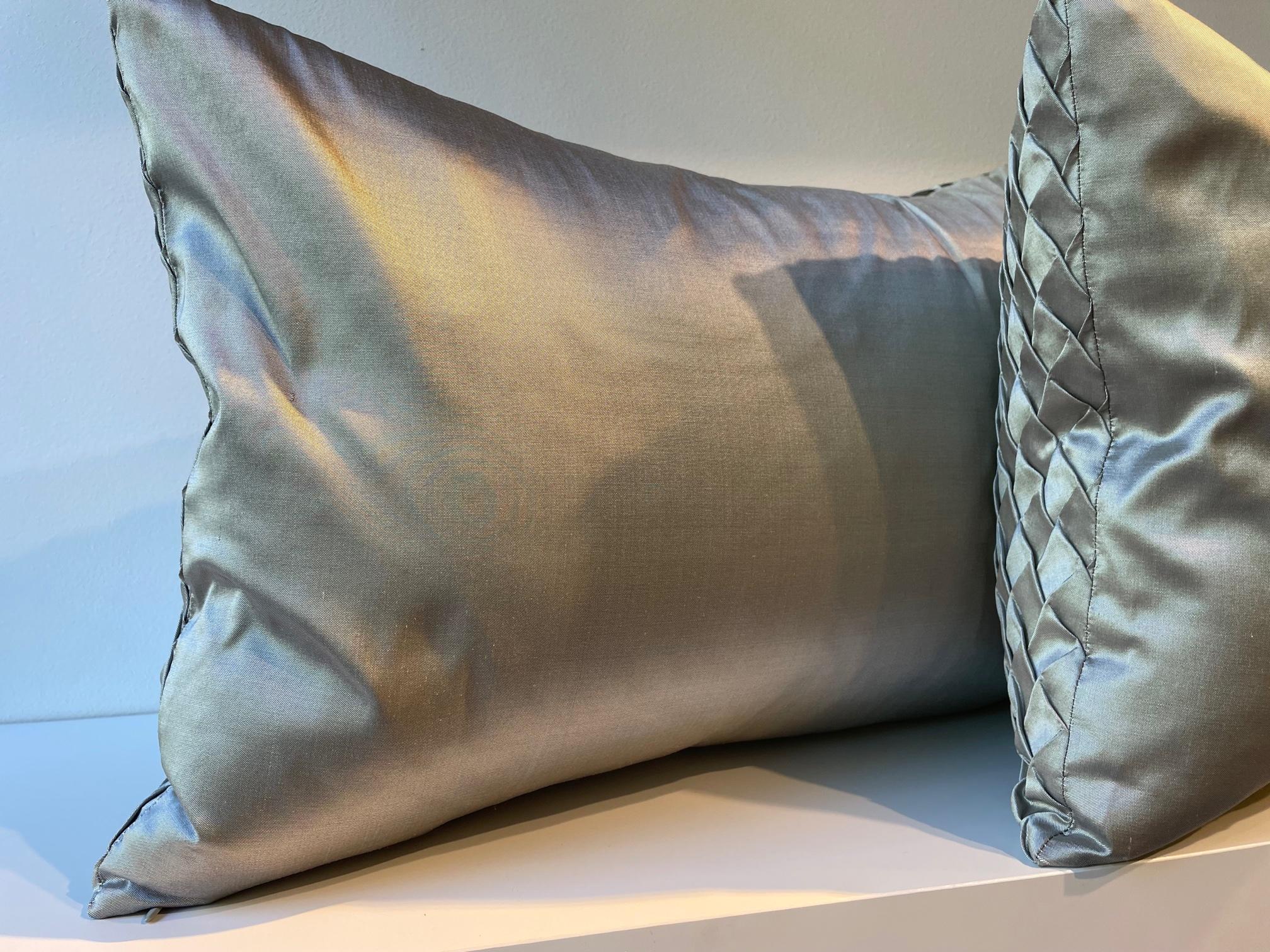 Modern Pair of Silk Cushions Color White Gold Pleated Fish Scale Pattern For Sale