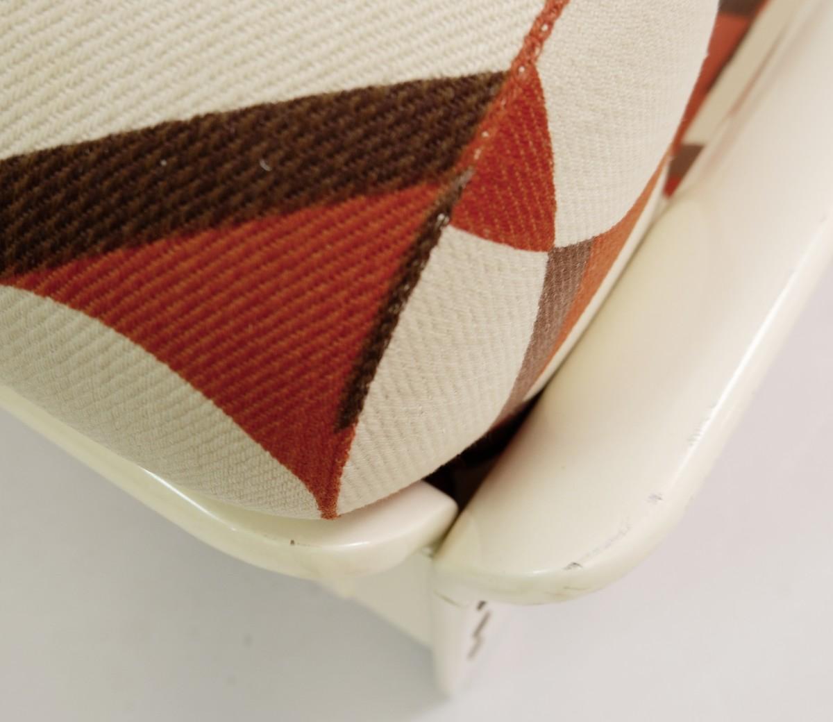 Mid-Century Modern Paire de fauteuils Silvano Passi en bois laqué crème, tapisserie d'origine en vente