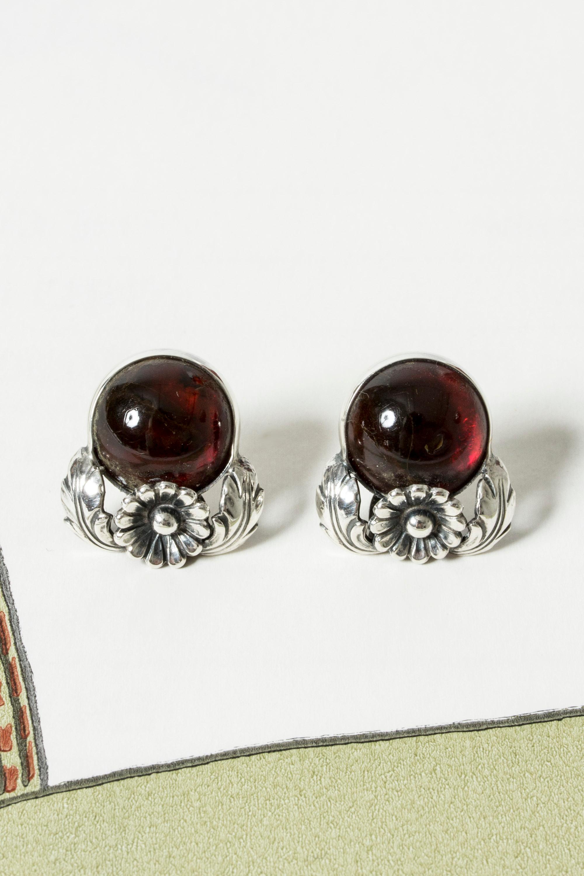 Moderniste Paire de boucles d'oreilles en argent et ambre de Niels Erik From, Danemark, années 1950
