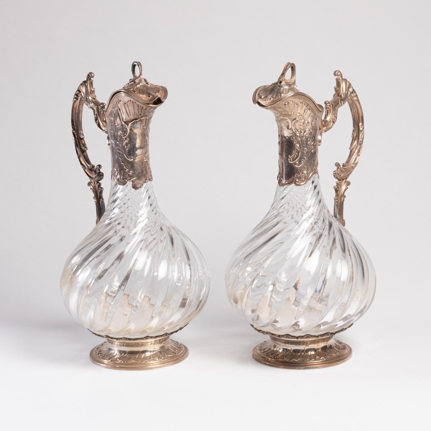 Français Paire d'aiguières en argent et en cristal, XIXe siècle, période Napoléon III. en vente