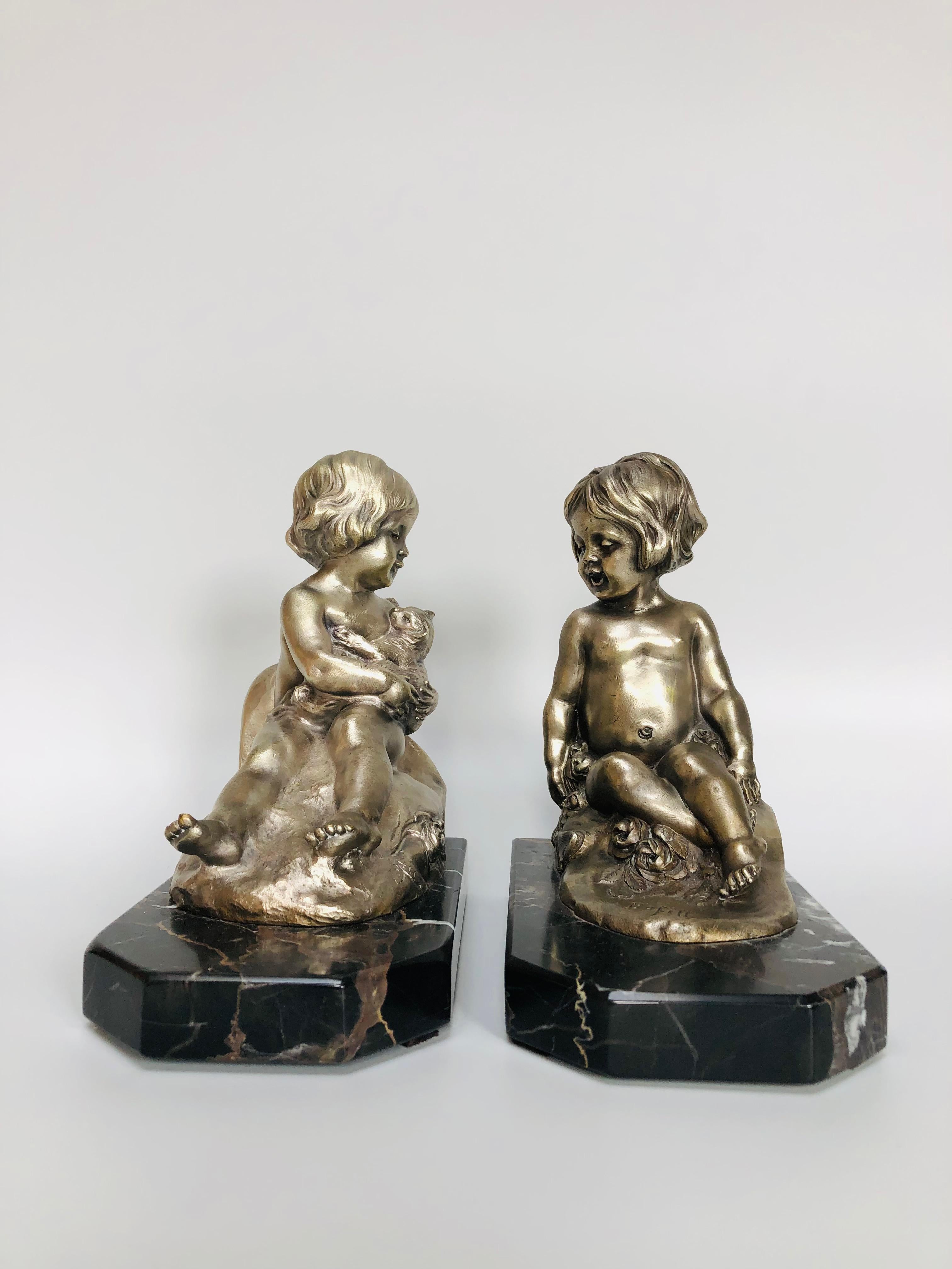 Pair of bookends circa 1920 in silvered bronze on a portor marble base. Signed Bofill (Antoine Bofill- 1875- 1925).
In perfect condition.
Measures: Length: 17cm
Width: 10cm
Height: 17.5cm
Weight: 5 Kg

Antonio Bofill-Conill said Antoine