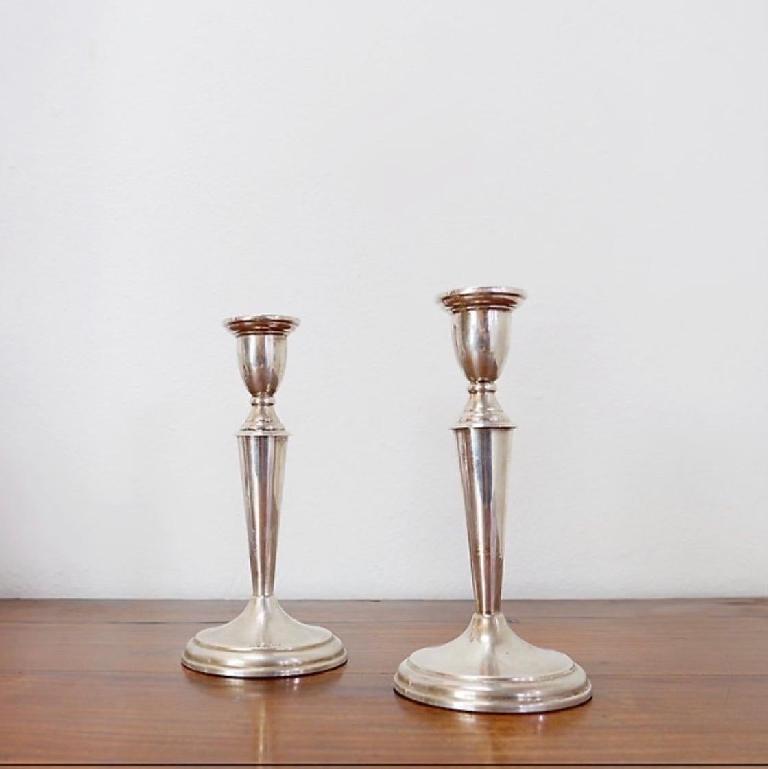 Coppia di candelabri in argento In condizioni buone in vendita a Linkebeek, BE