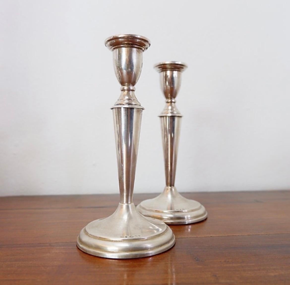 Fine XX secolo Coppia di candelabri in argento in vendita