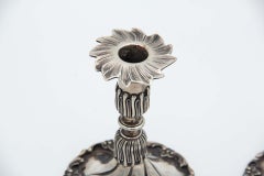 Coppia di candelieri in argento con base circolare