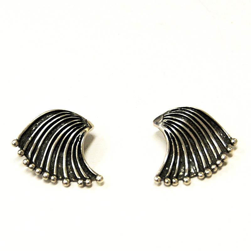 A lovely pair of vintage ear rings designed by Marianne Berg for Uni David Andersen in the 1960s, Norway. These ear rings has a waved triangel shape with clips on the back. Stripe decoration with a little ball on the end. Beautiful mid-century ear