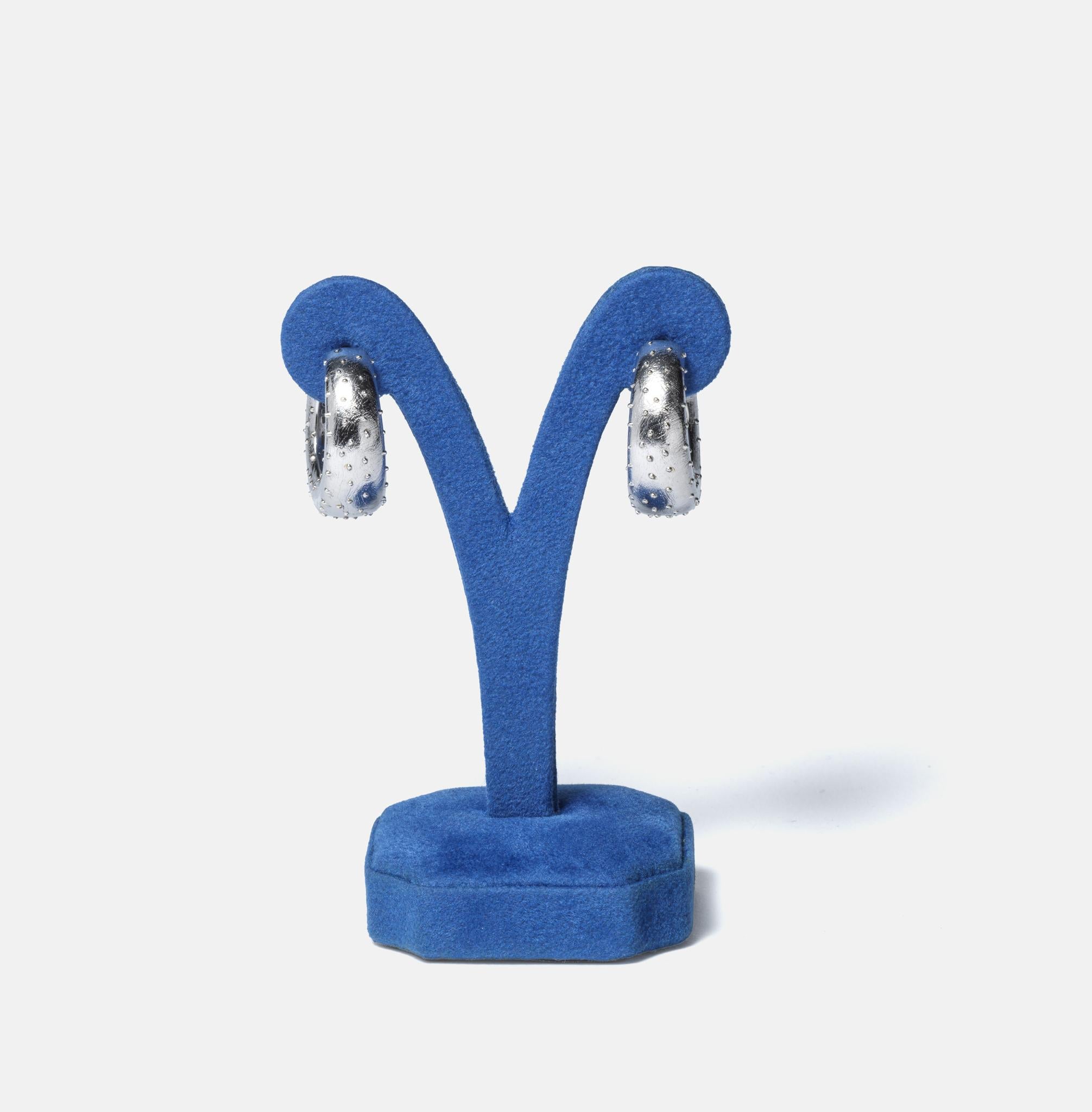 Paar silberne Ohrringe der schwedischen Designerin Paula Pantolin. im Angebot 4