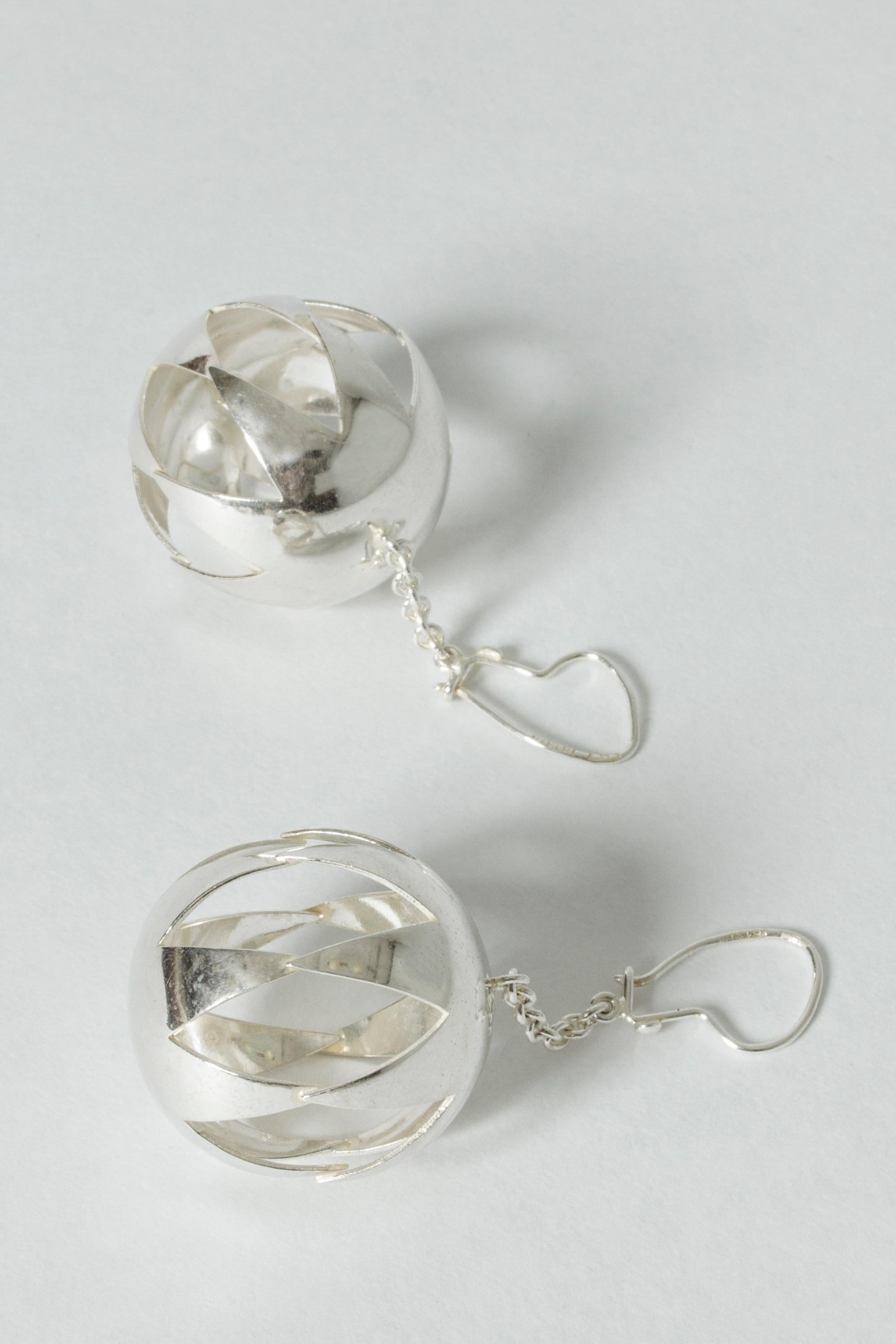Pair of Silver Earrings by Elis Kauppi for Kupittaan Kulta, Finland, 1960s In Good Condition In Stockholm, SE
