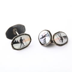 Coppia di gemelli da polso in argento e smalto guilloché raffiguranti sciatori di David Anderson