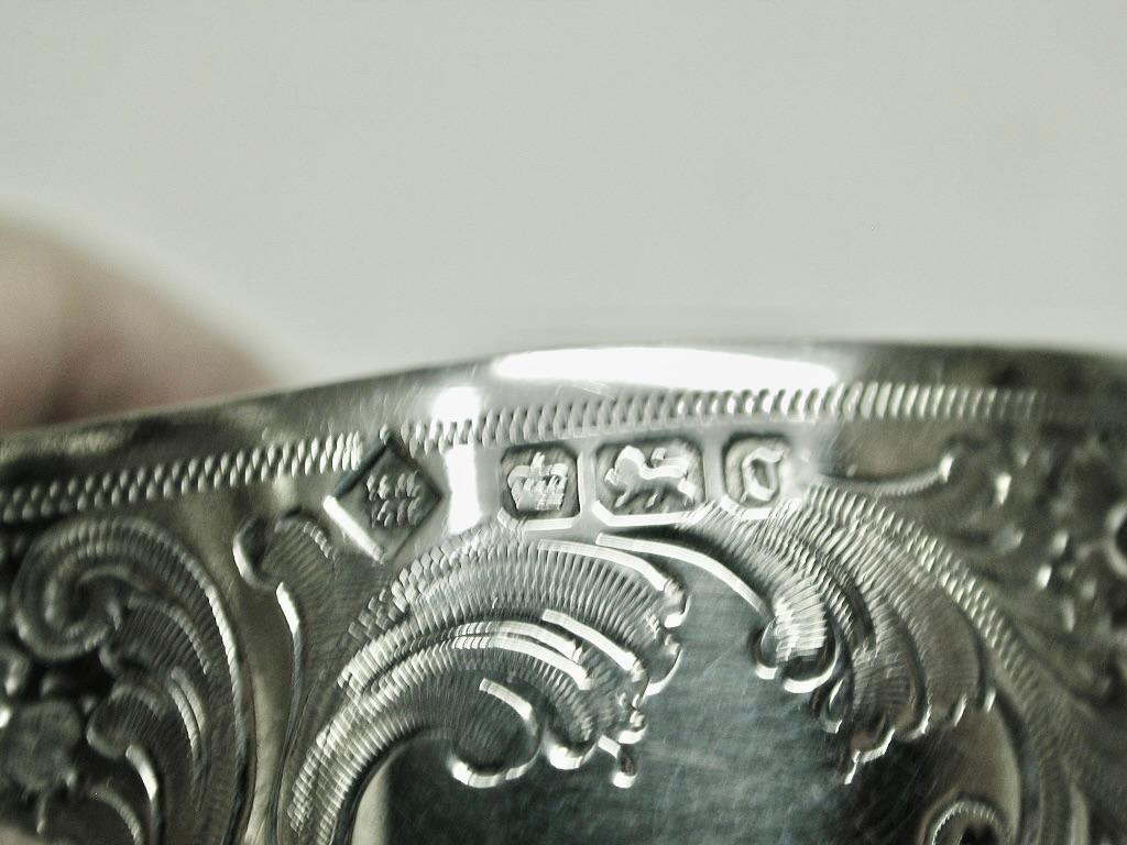 Paar silberne, handgravierte Serviettenringe aus Silber, datiert 1906, Martin Hall & Co Sheffield (Edwardian) im Angebot
