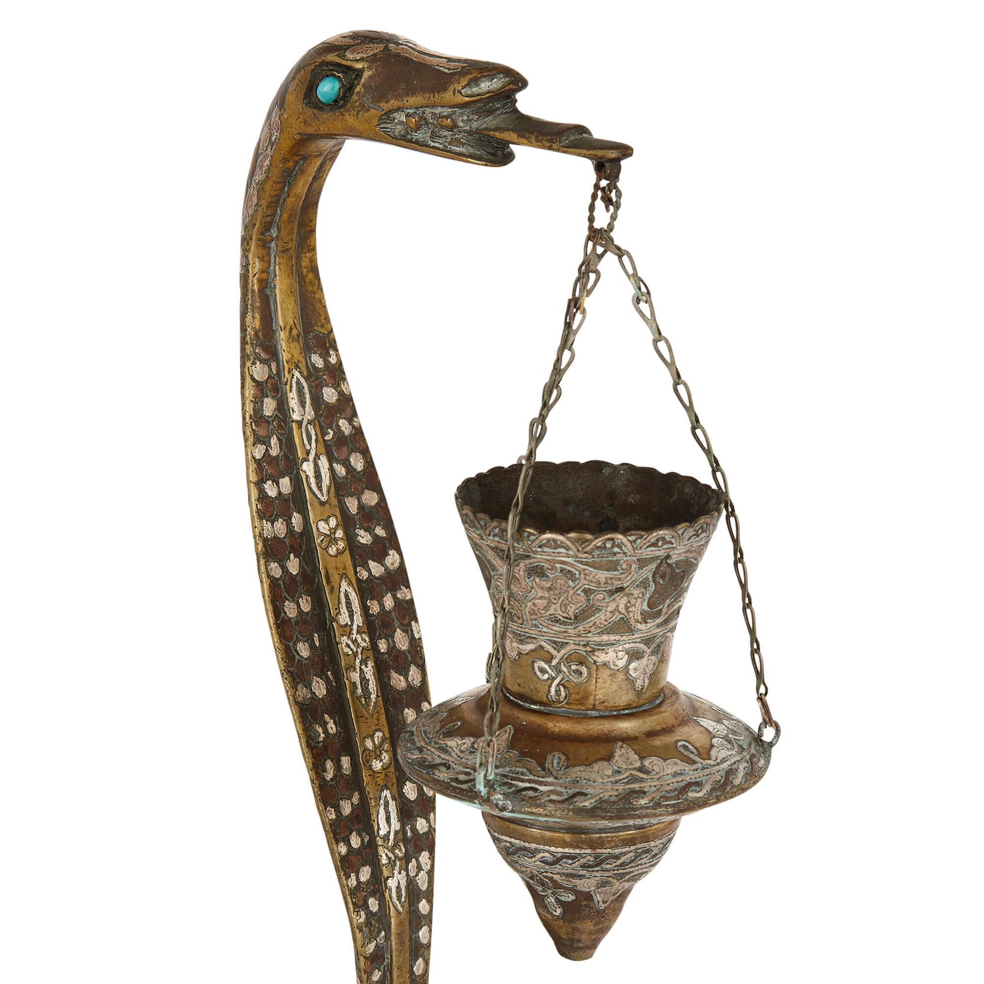 Intarsio Coppia di portacandele a serpente in ottone intarsiato d'argento Art Déco in vendita
