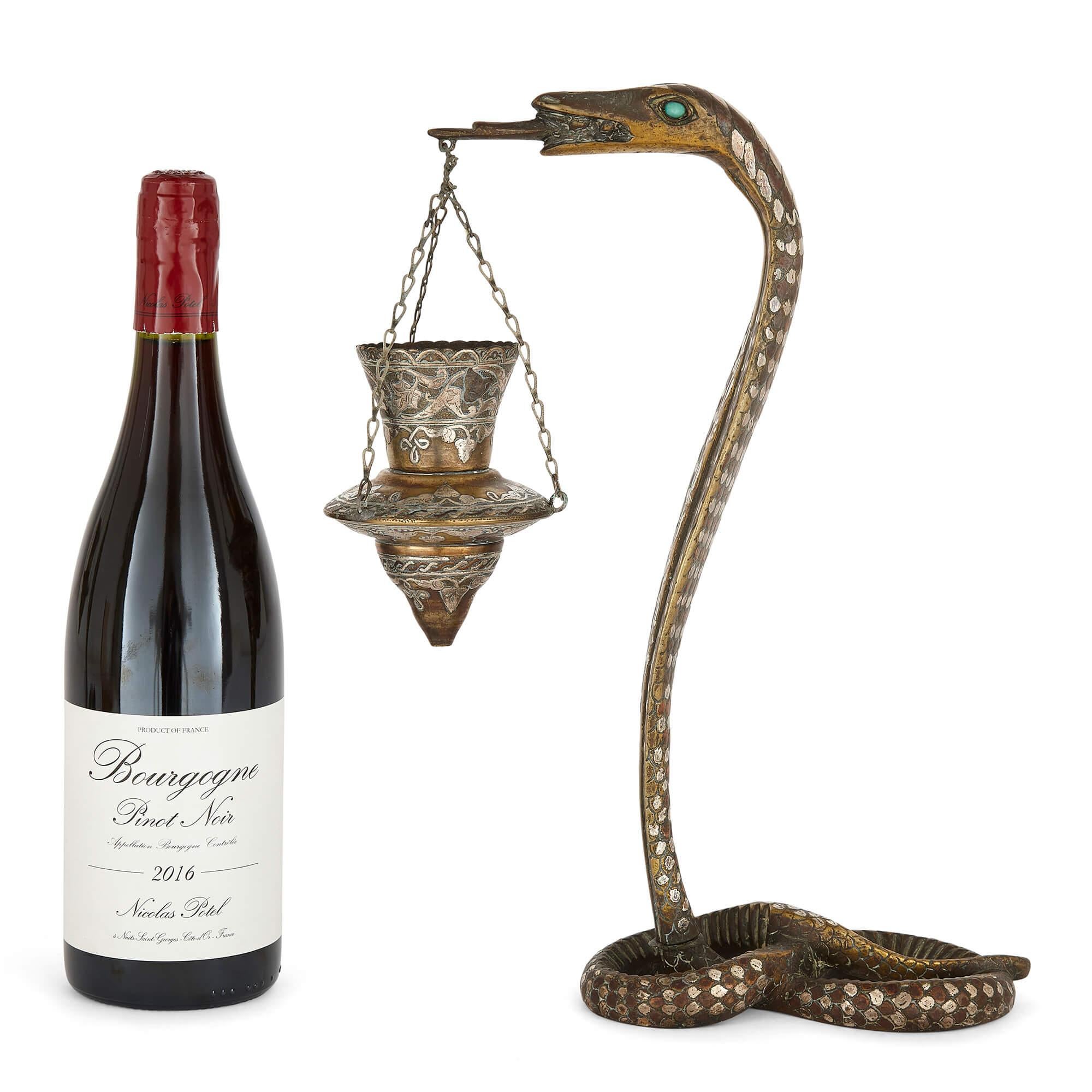 Argento Coppia di portacandele a serpente in ottone intarsiato d'argento Art Déco in vendita
