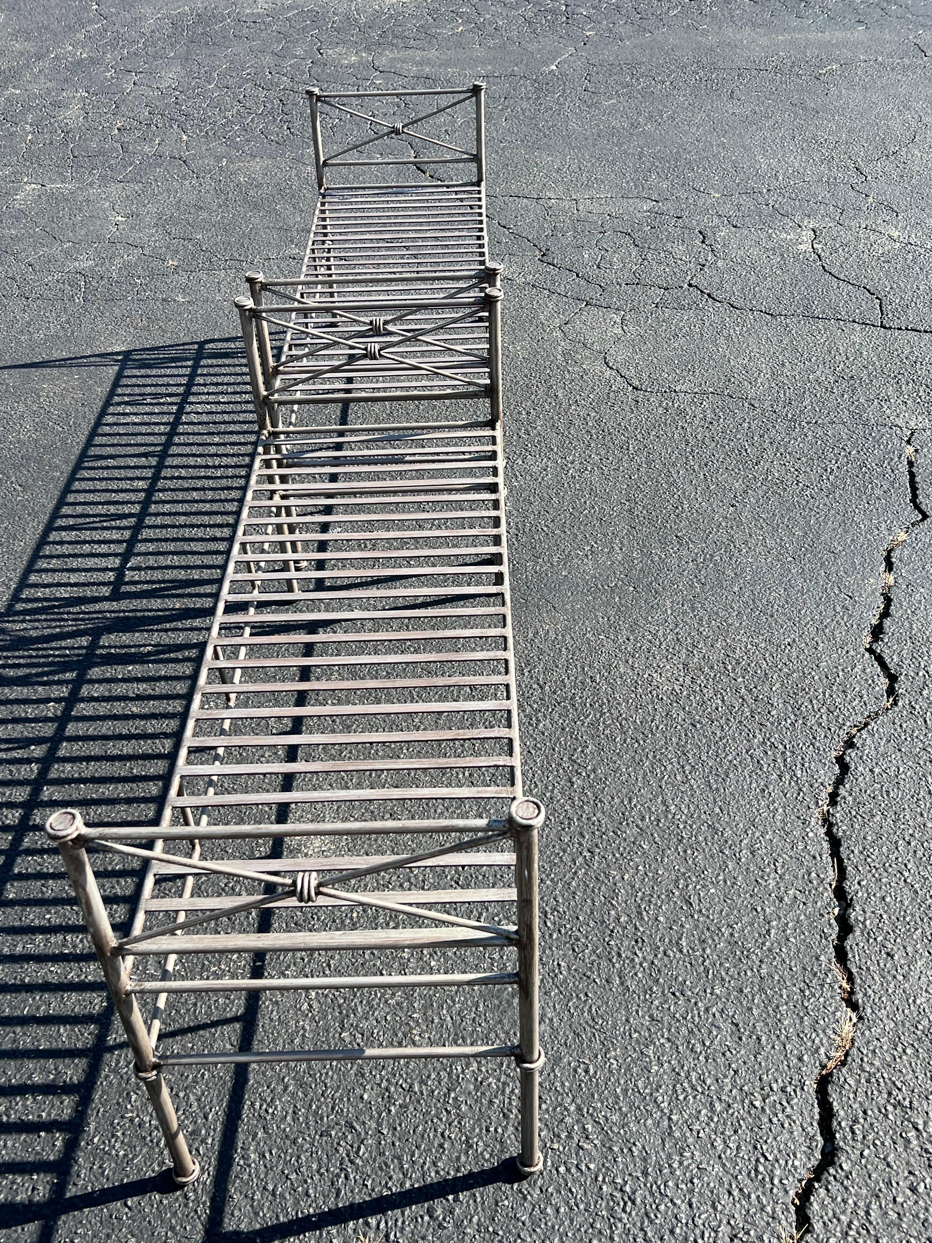 Paar silberne Eisenbänke oder -settees aus Silber im Angebot 13