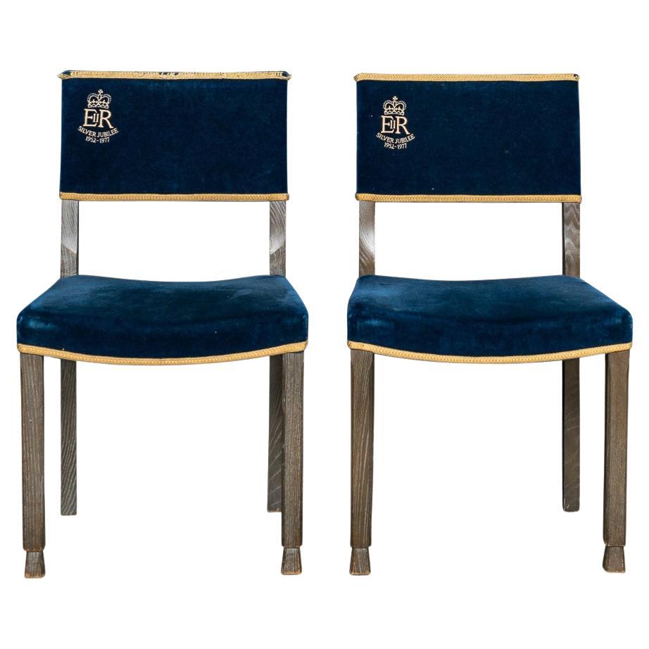 Paar silberne Jubiläums-Gedenkstühle von Hands Of Wycombe, ca. 1977 im Angebot