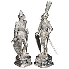 Coppia di figure di cavalieri d'argento