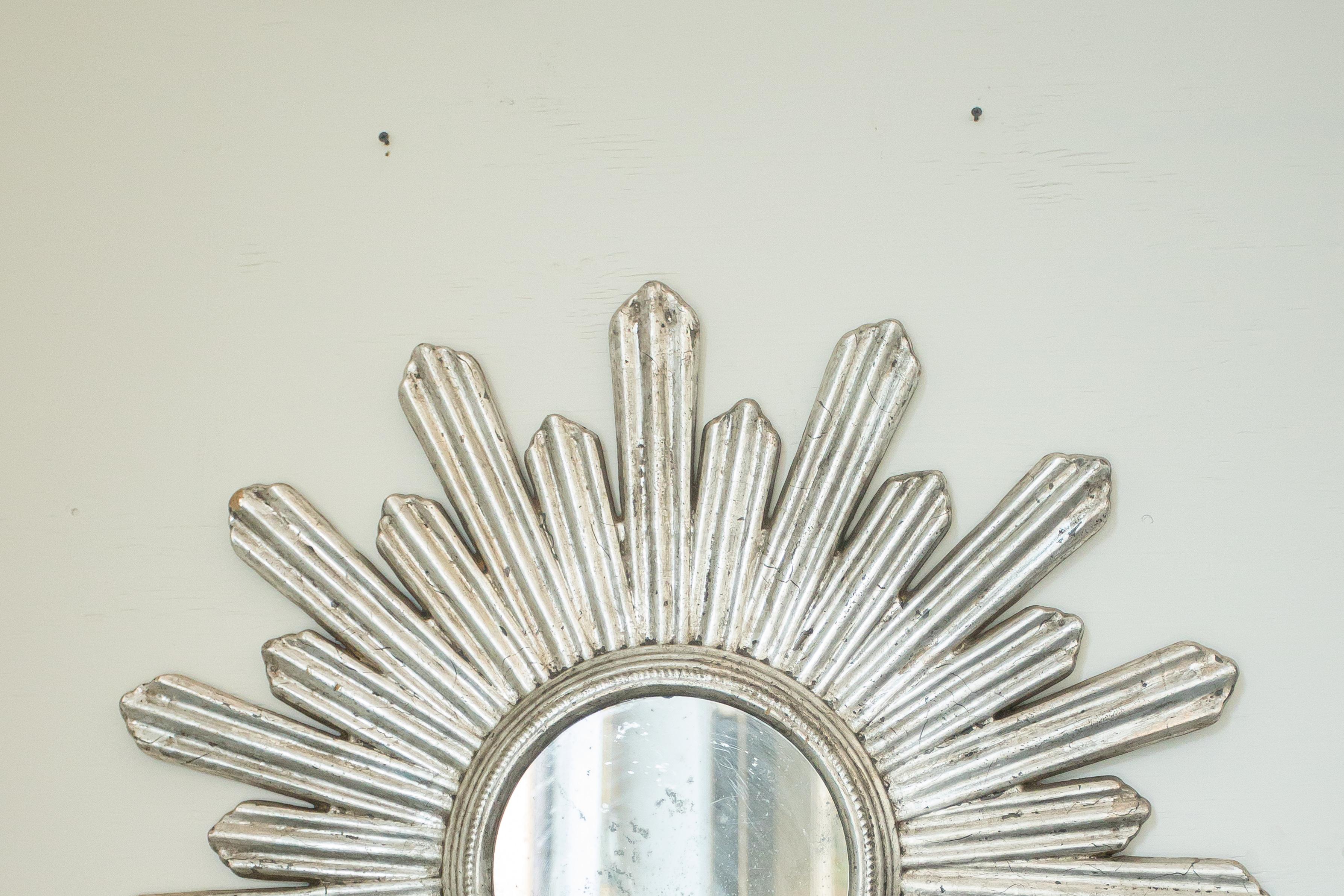 Mid-Century moderno Coppia di specchi a raggiera in foglia d'argento in vendita