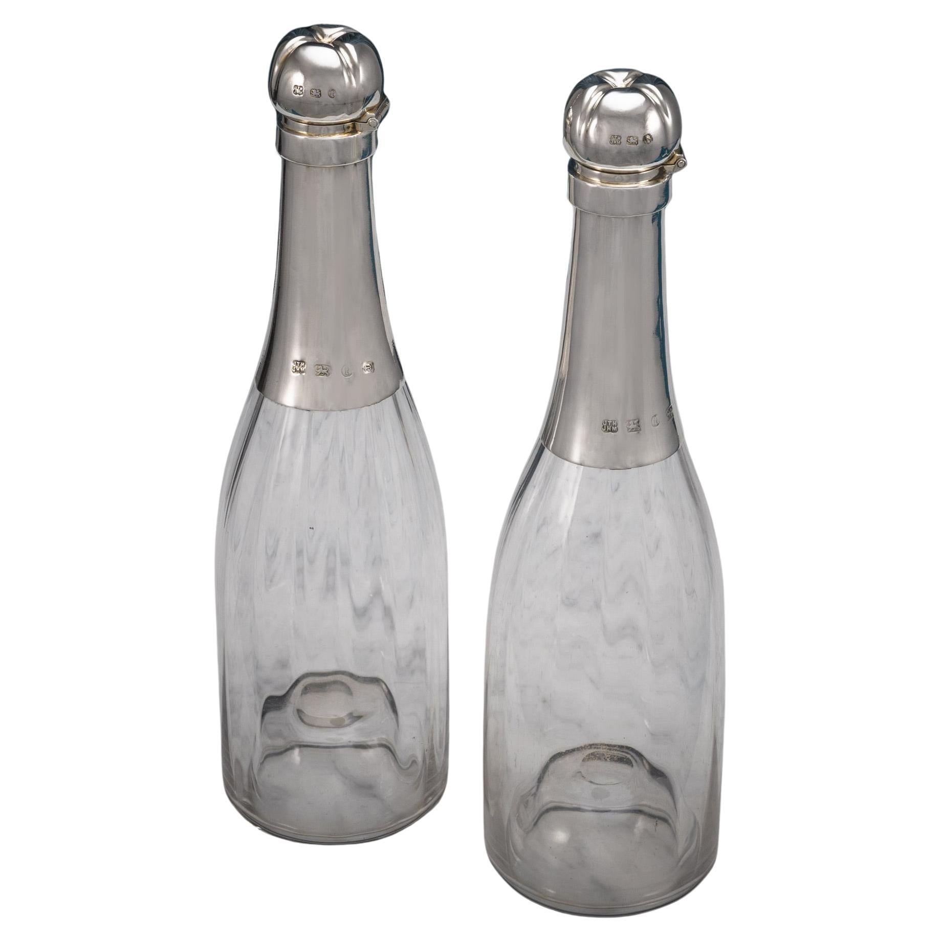 Coppia di decantatori per mezze bottiglie di champagne montati in argento, con marchio 1893. in vendita