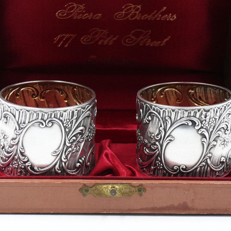 Pareja de servilleteros de plata Rococó en venta