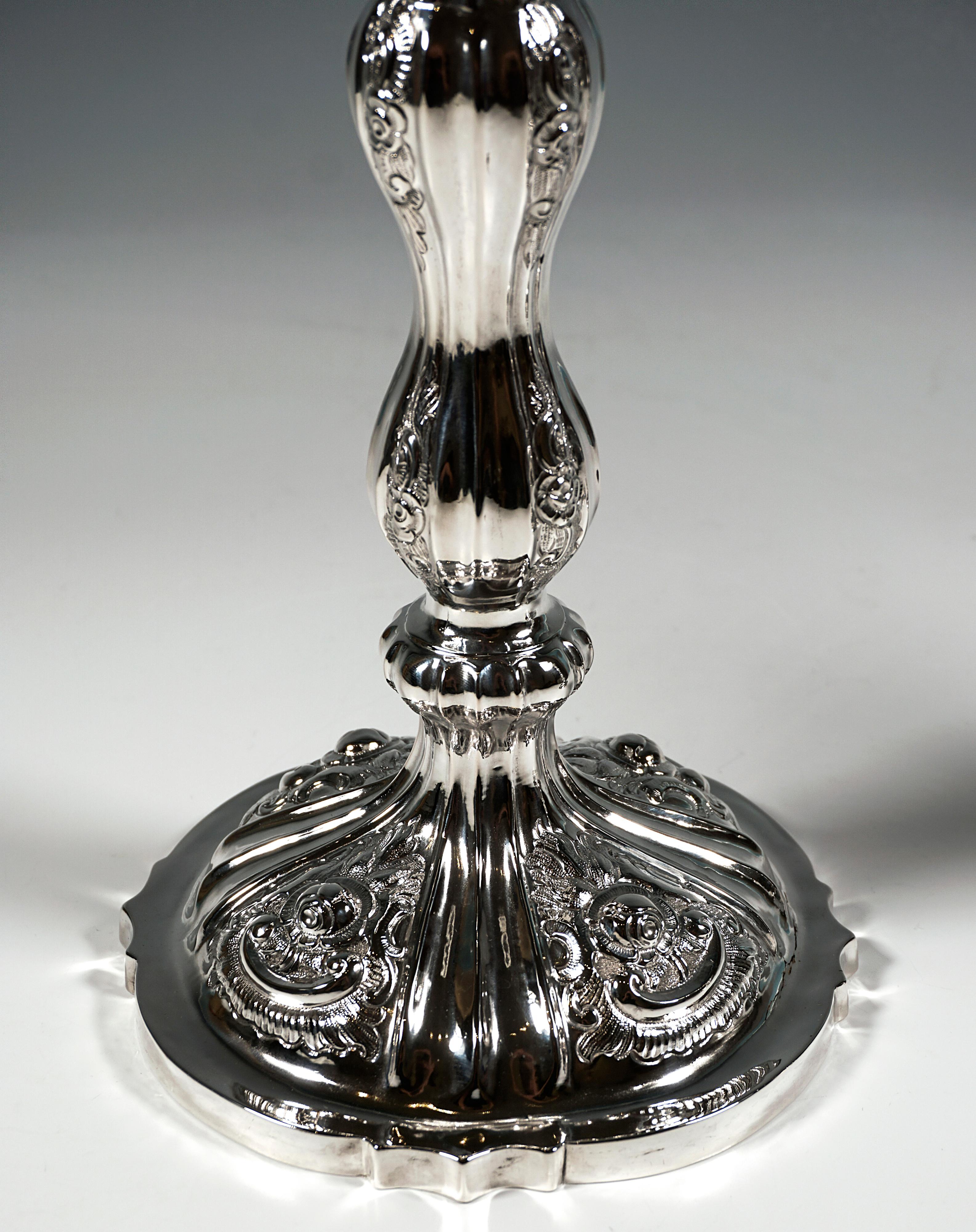 Pareja de candelabros vieneses antiguos de plata Biedermeier 13 Lote, alrededor de 1851 Hecho a mano en venta