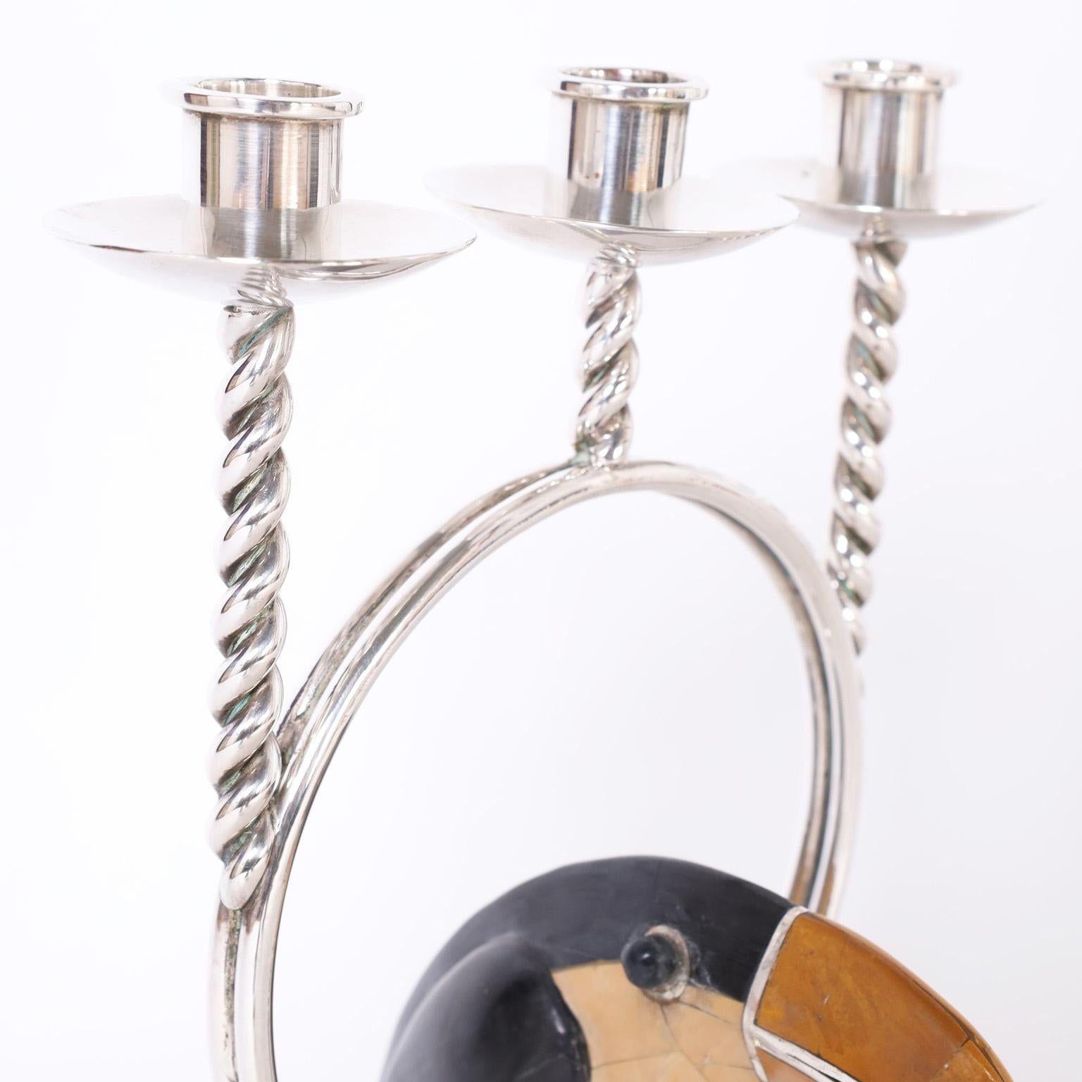 Messicano Coppia di candelabri in argento e rame con tucani di Emilia Castillo in vendita